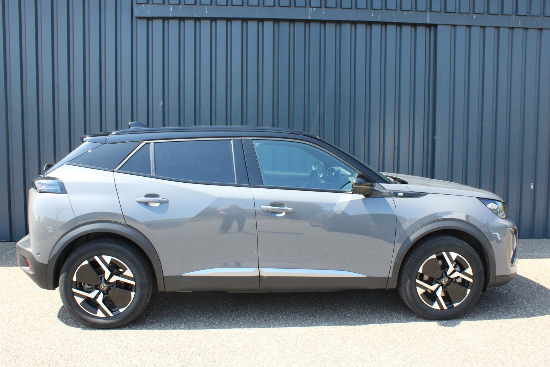 Peugeot e-2008