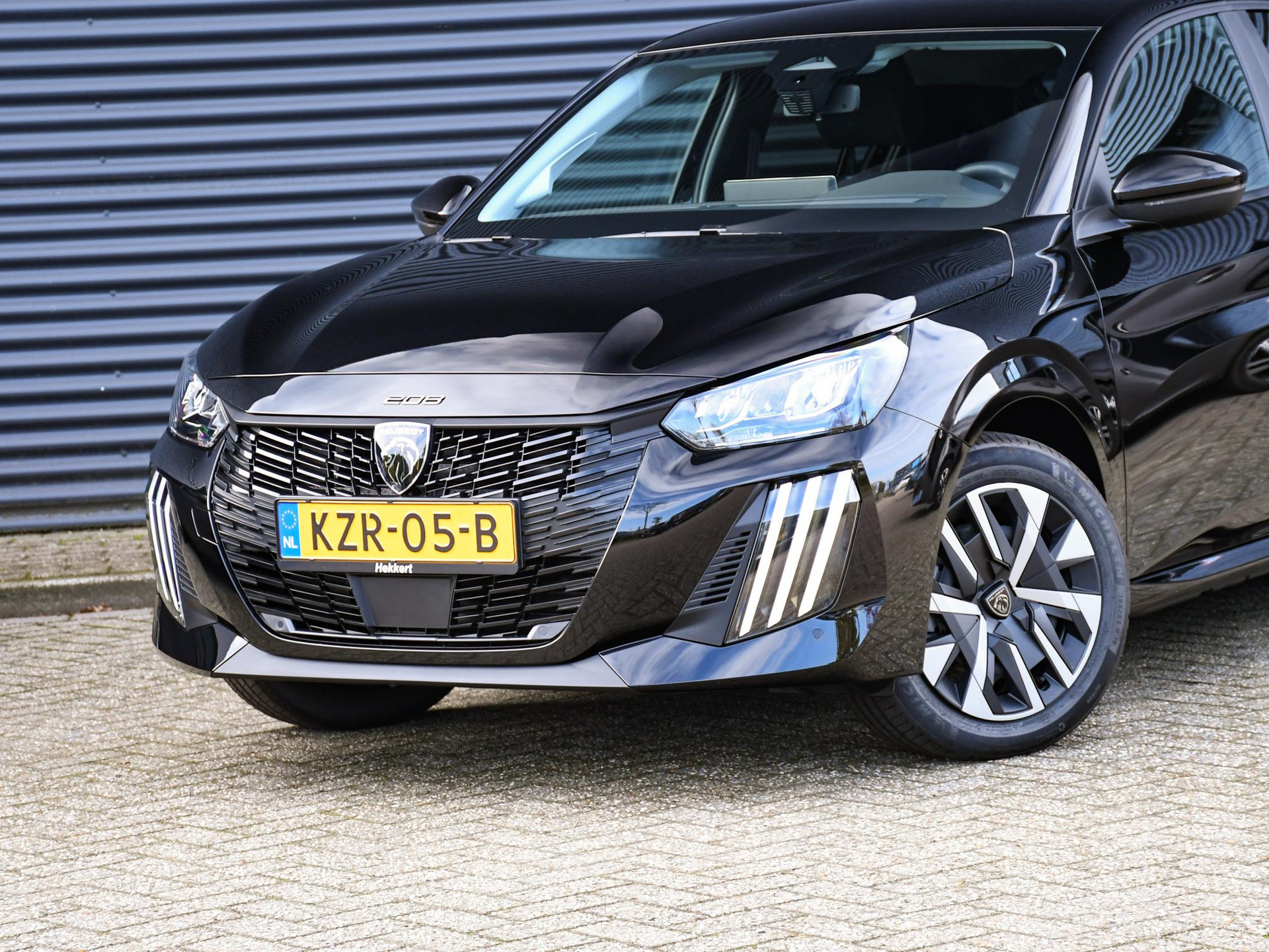 Peugeot e-208