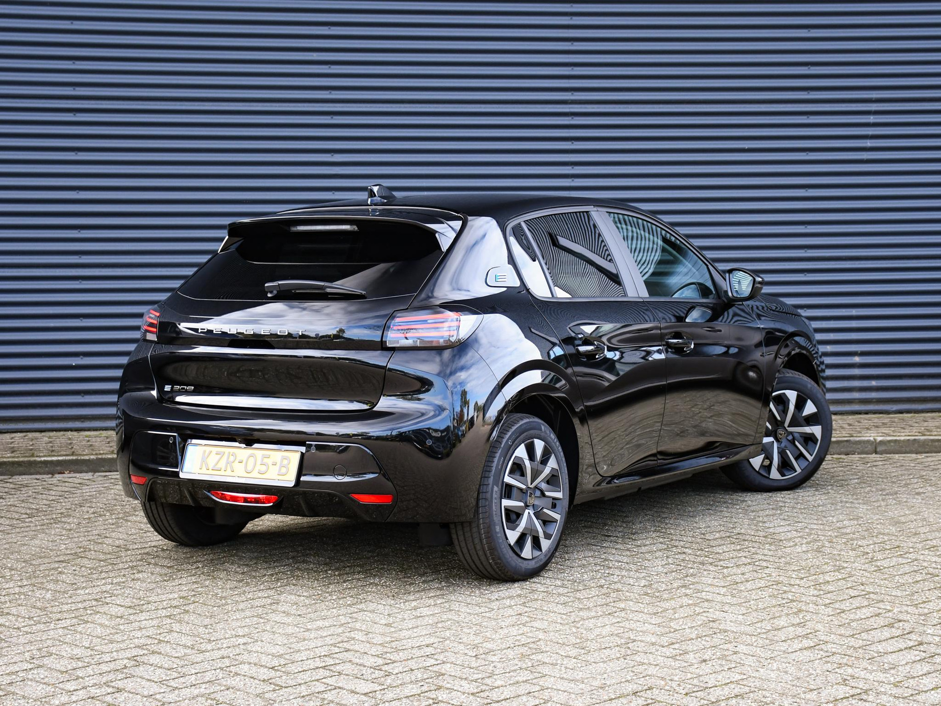 Peugeot e-208