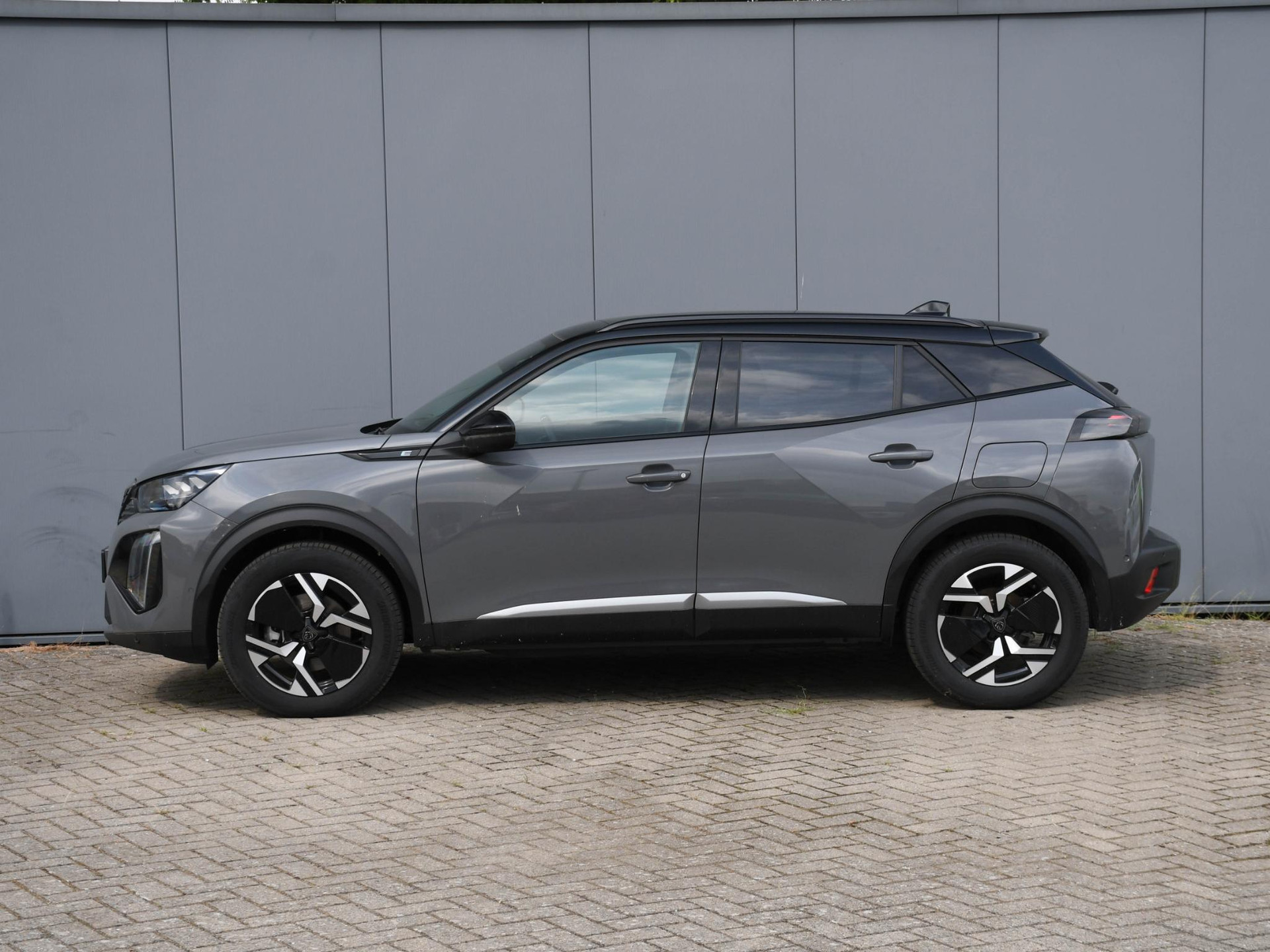 Peugeot e-2008