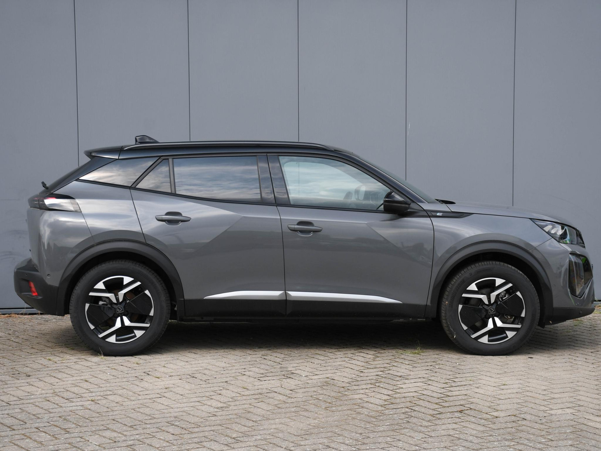 Peugeot e-2008