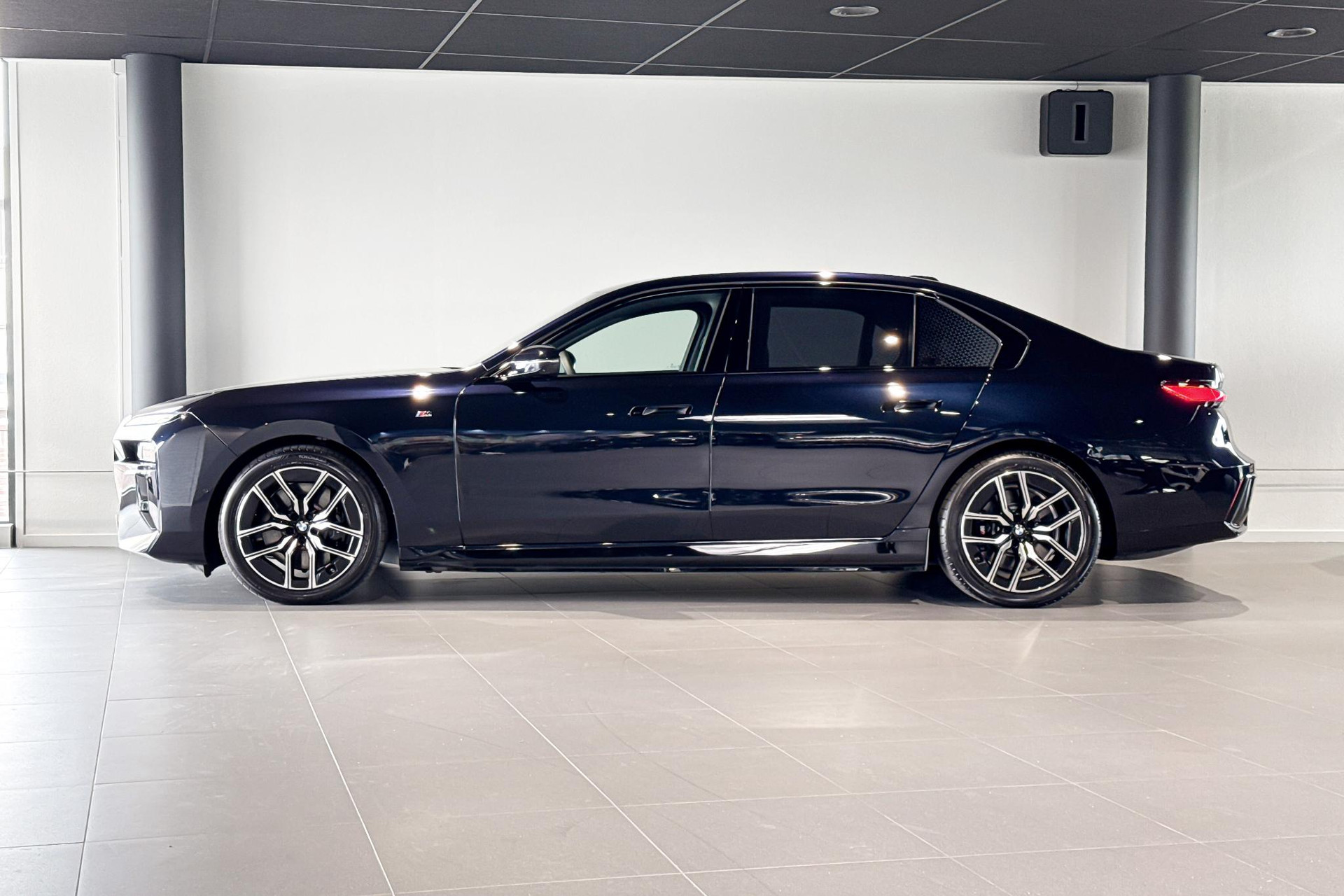 BMW i7