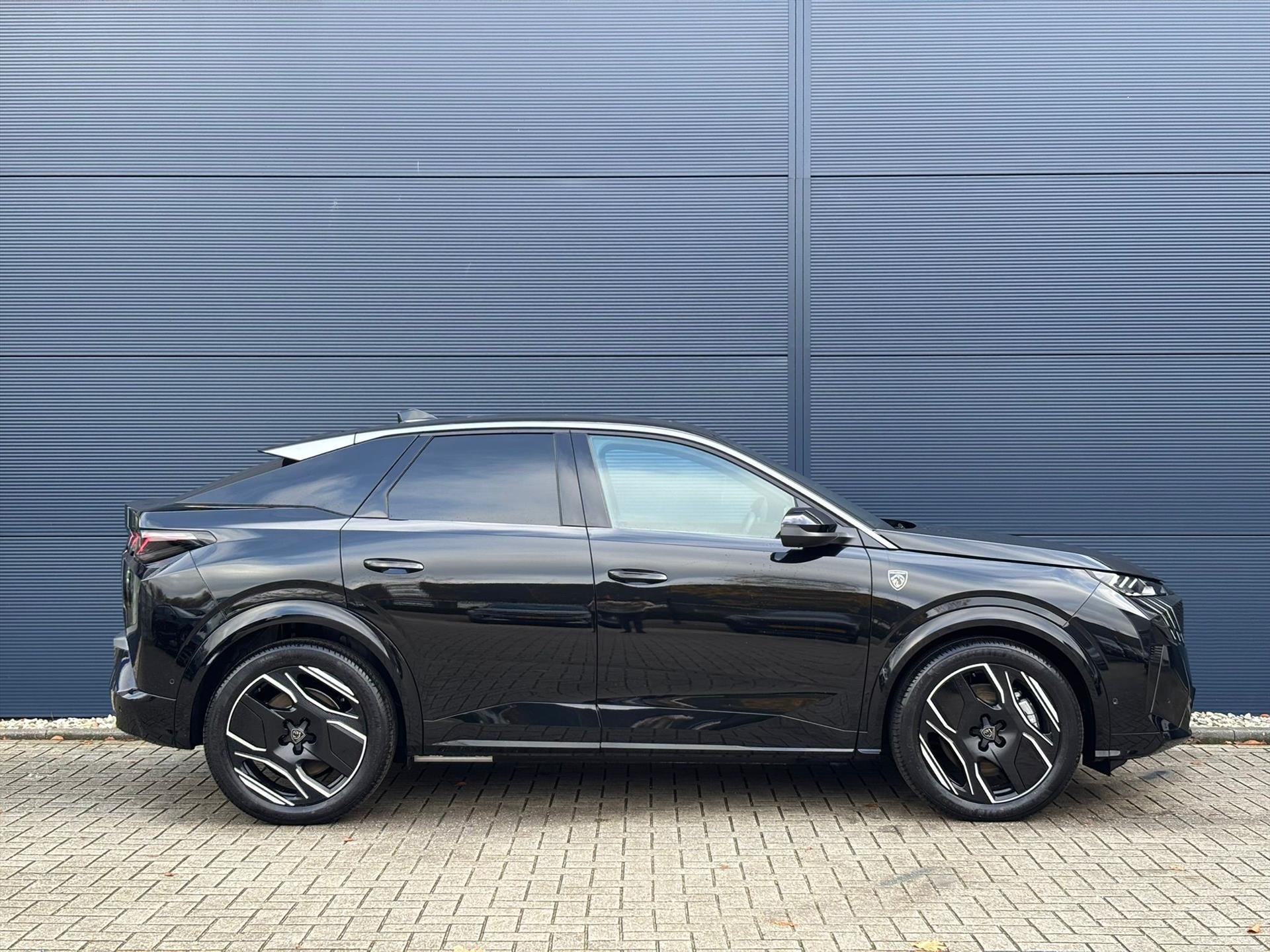 Peugeot e-3008