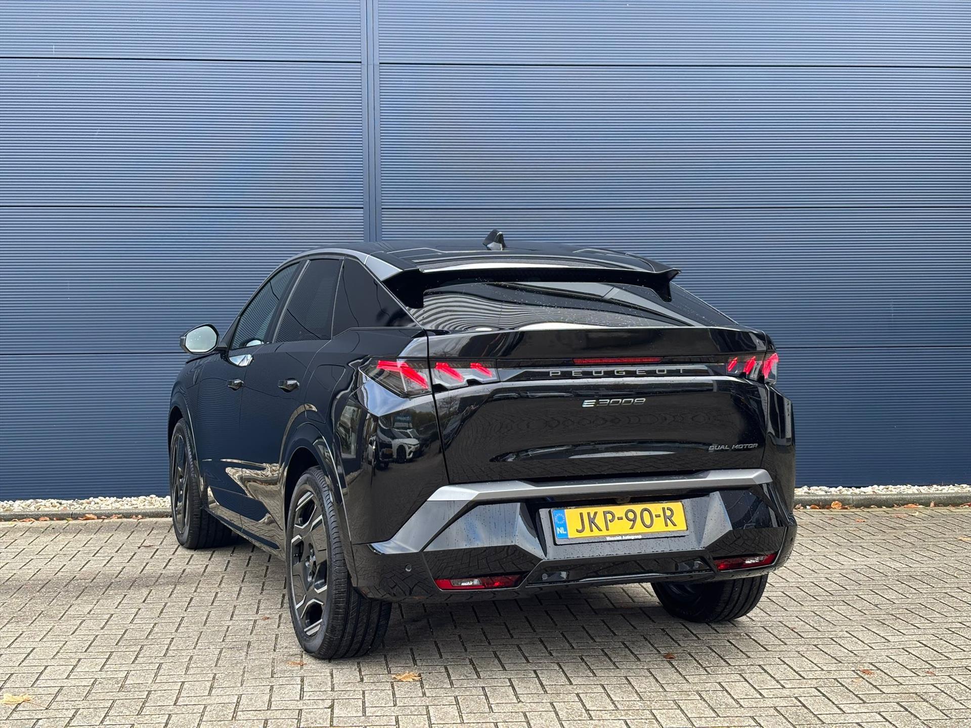Peugeot e-3008