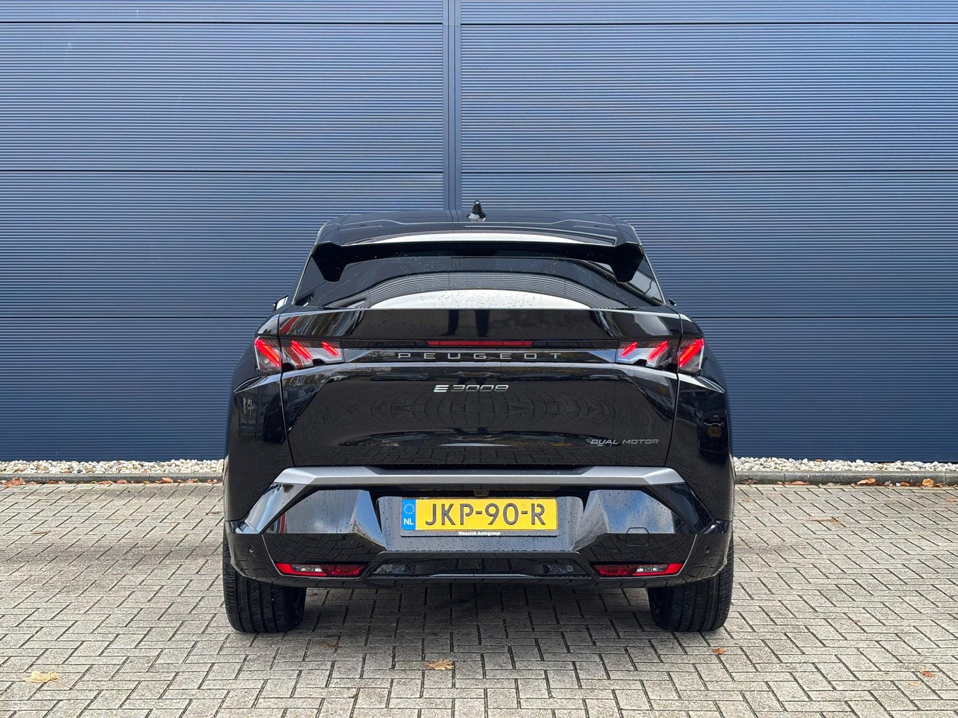 Peugeot e-3008