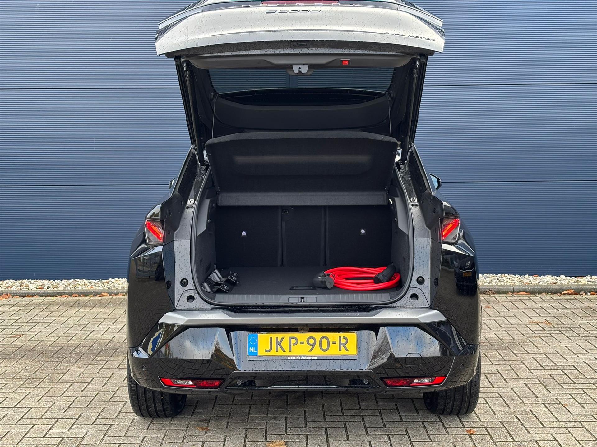 Peugeot e-3008