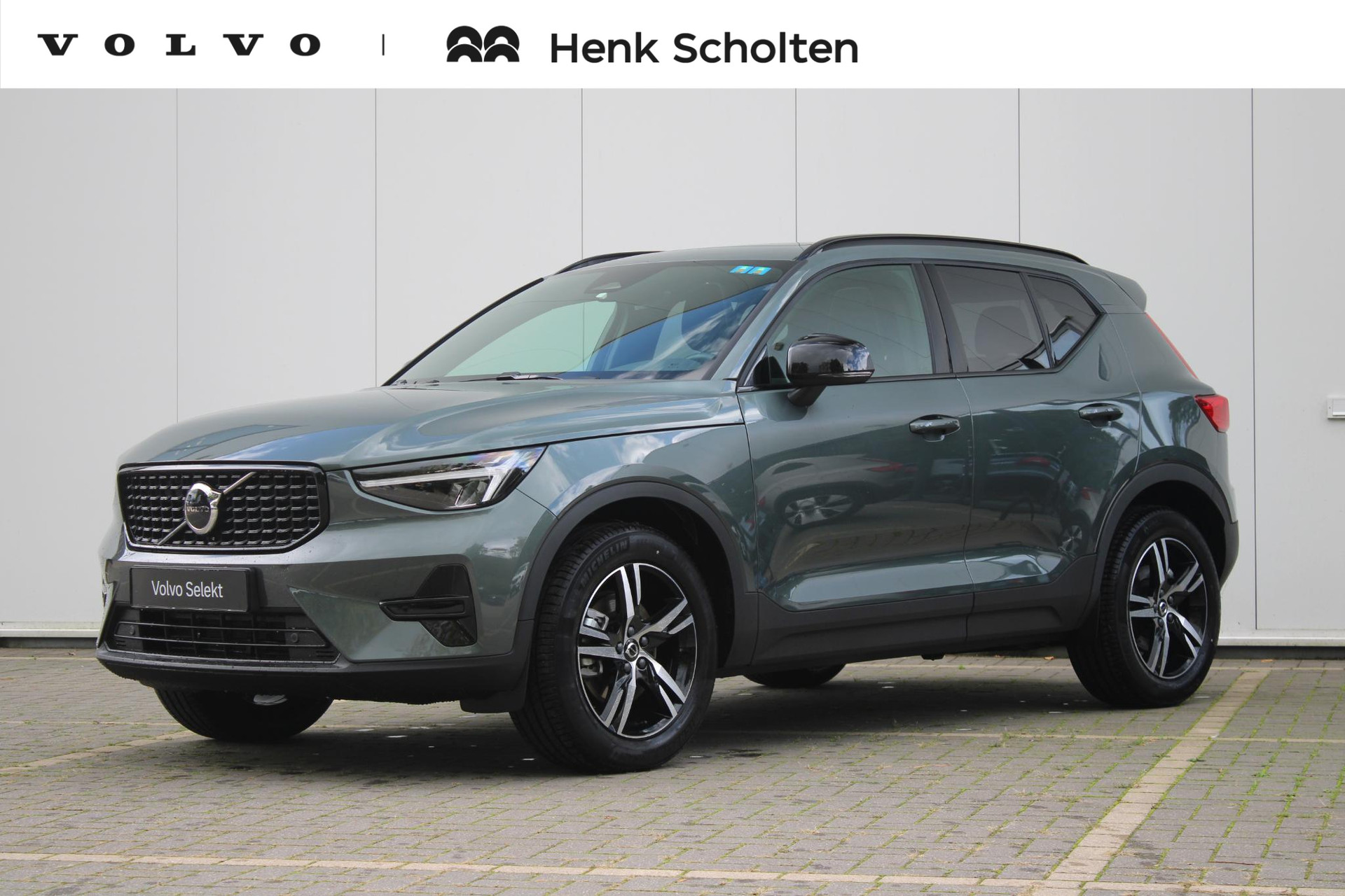 Volvo XC40 B4 Plus Dark 2026, foto 1