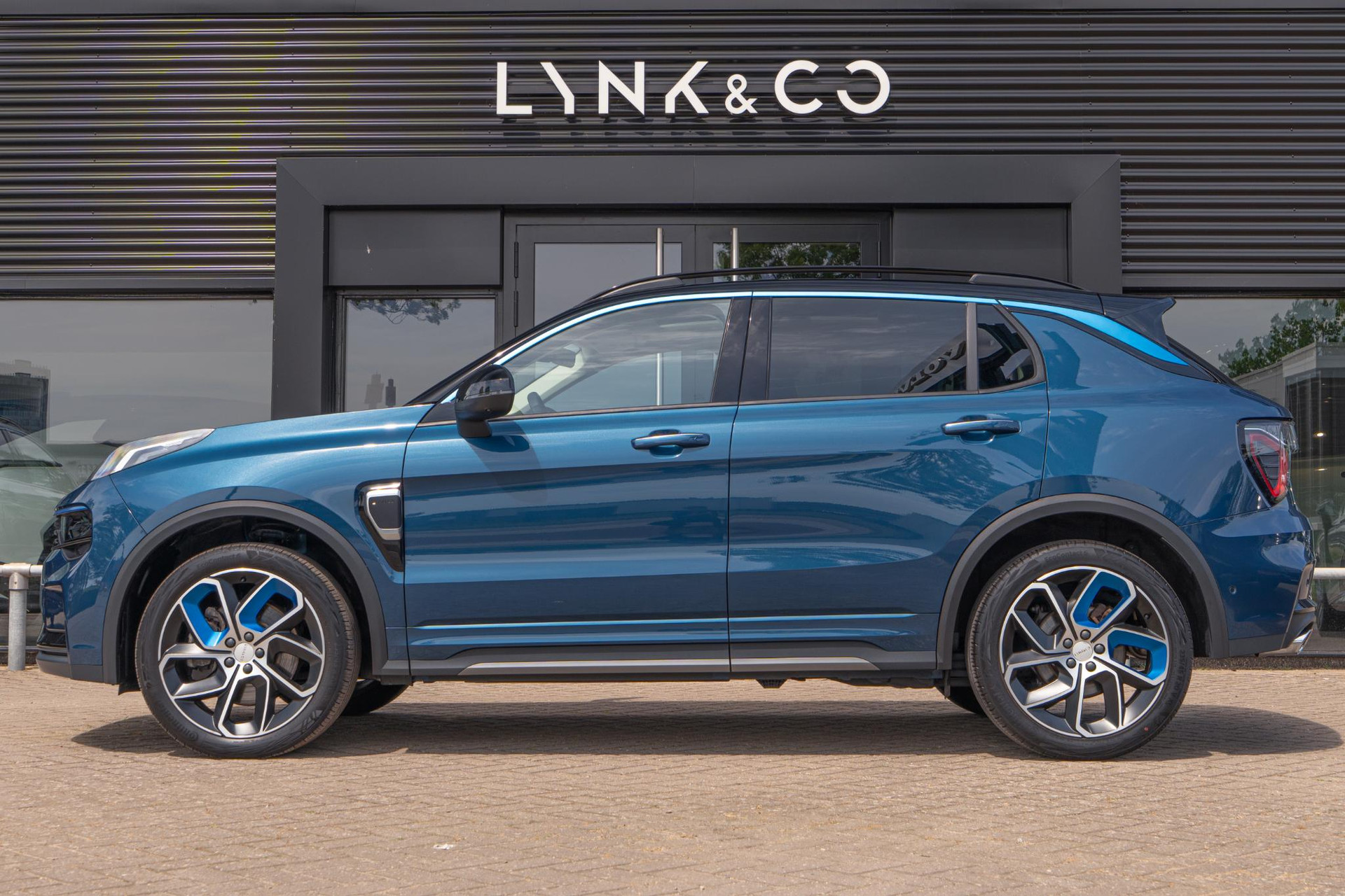 Lynk & Co 01