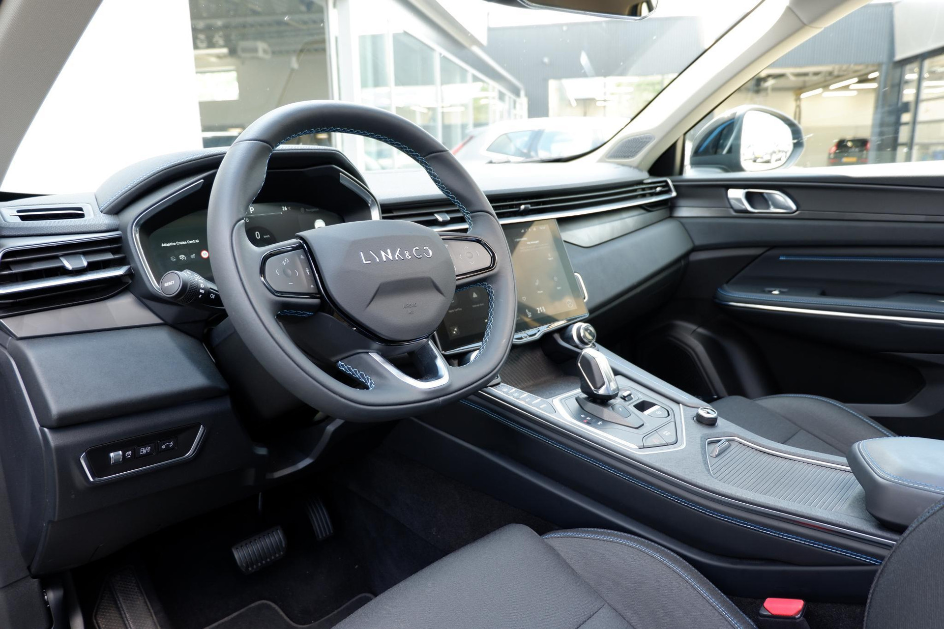 Lynk & Co 01