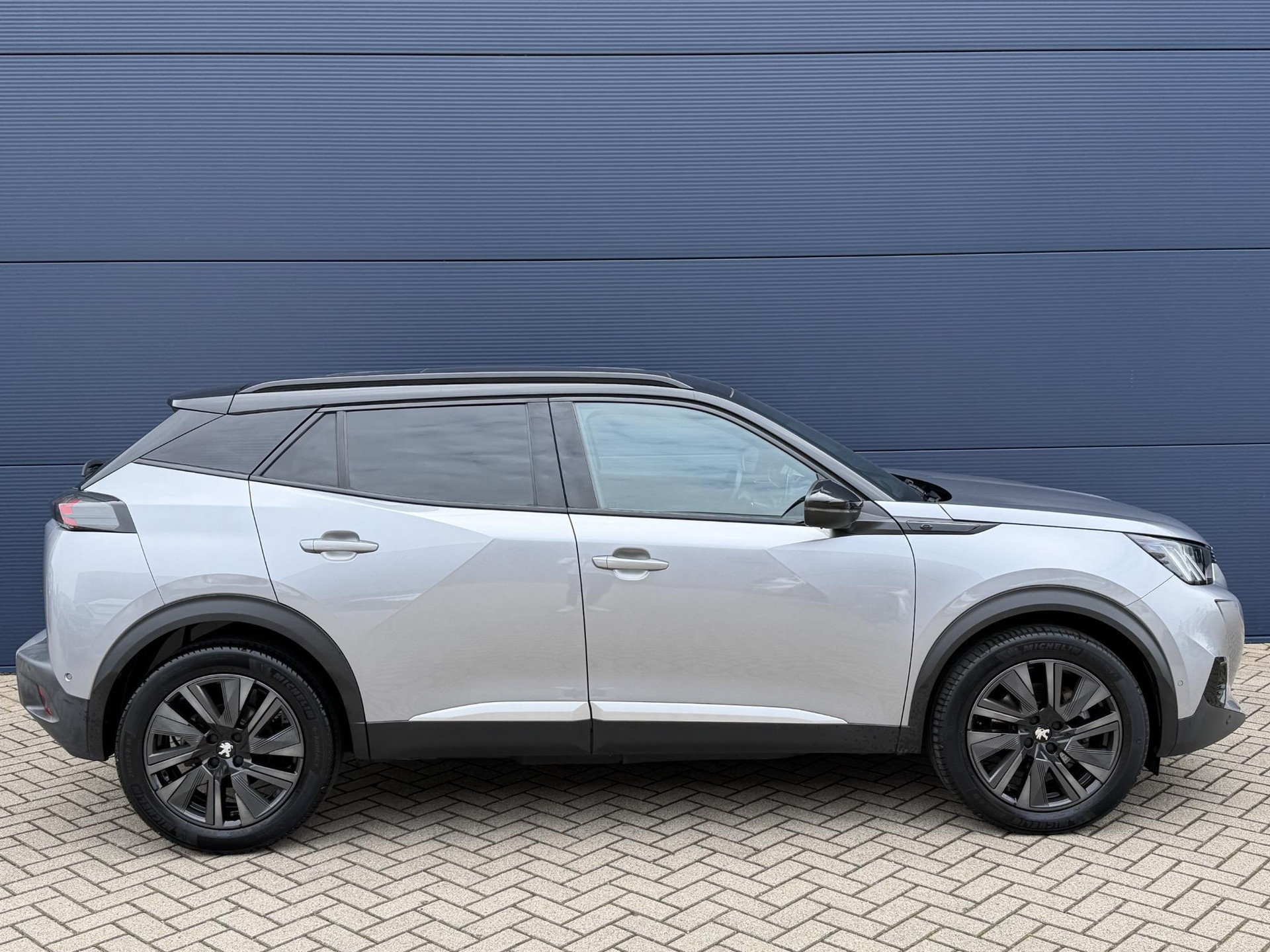 Peugeot e-2008