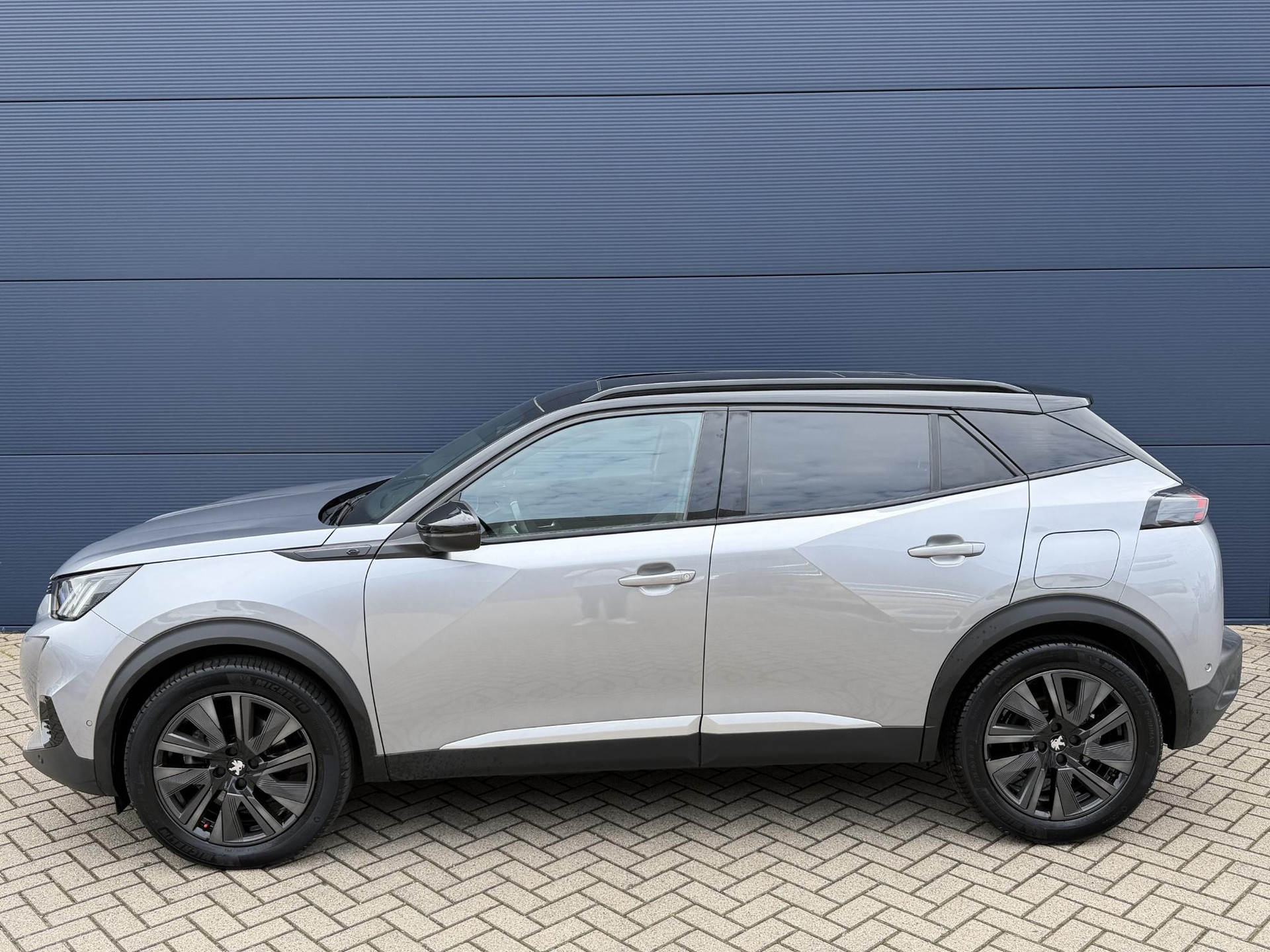 Peugeot e-2008