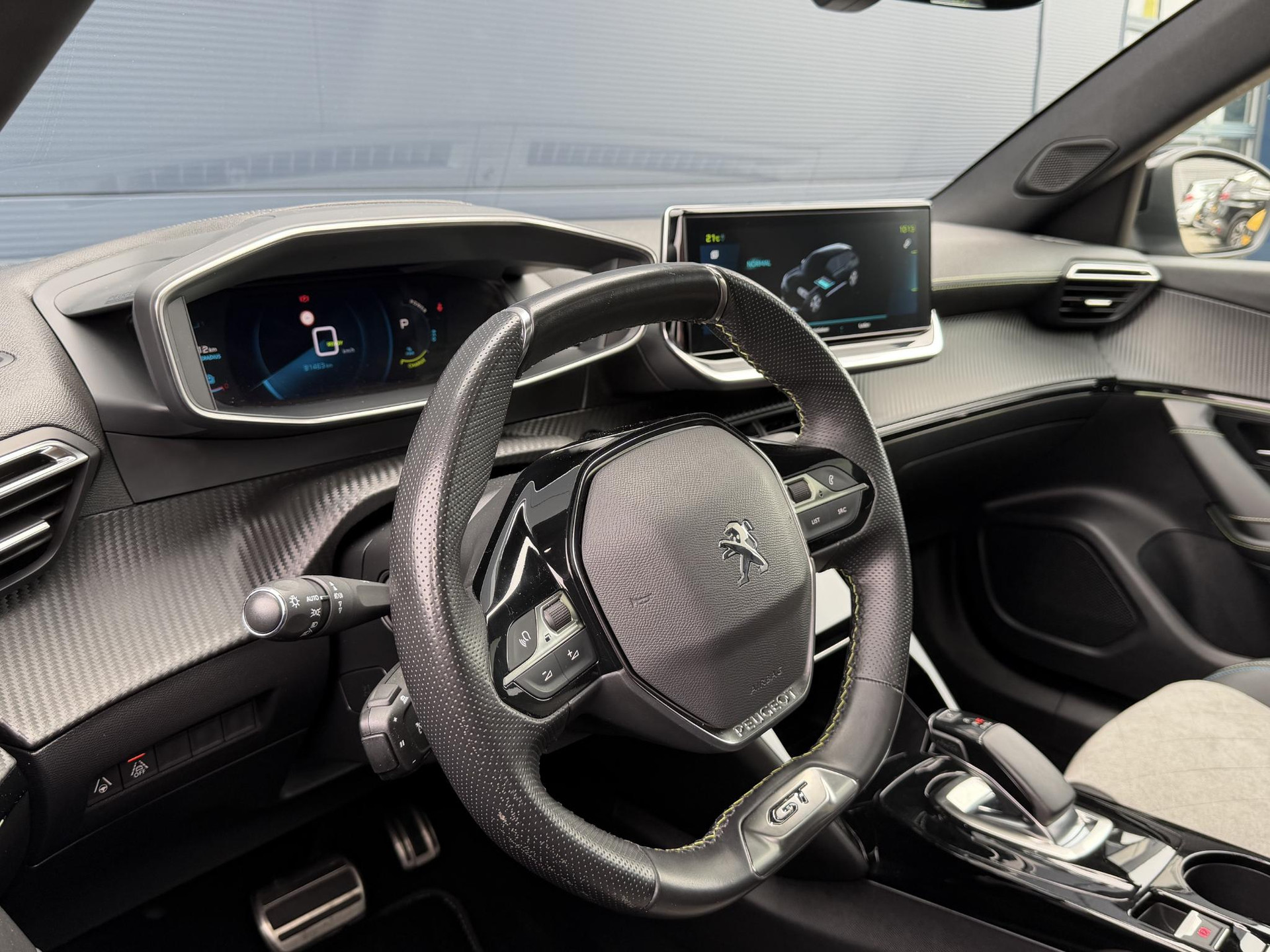Peugeot e-2008