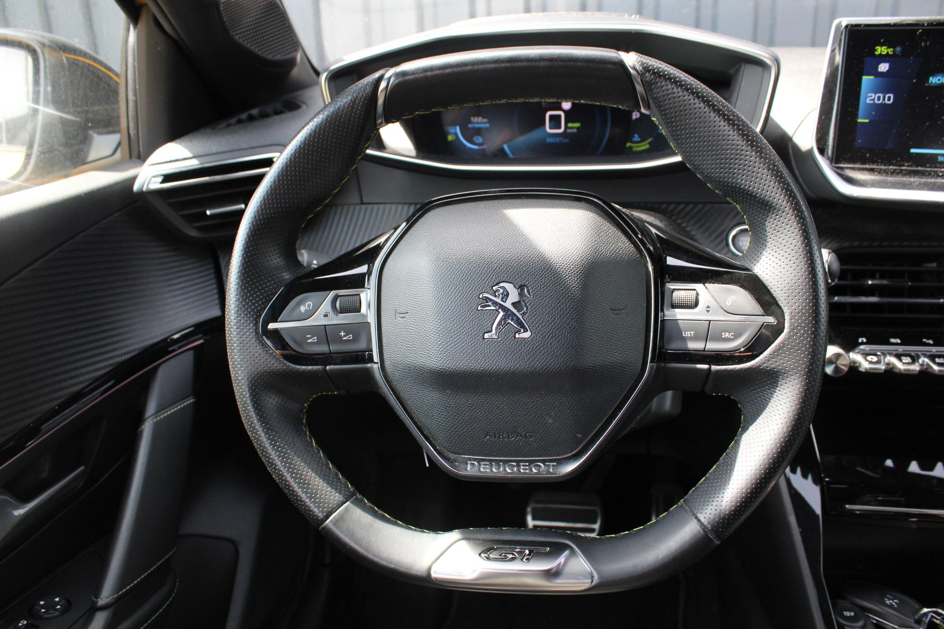 Peugeot e-208