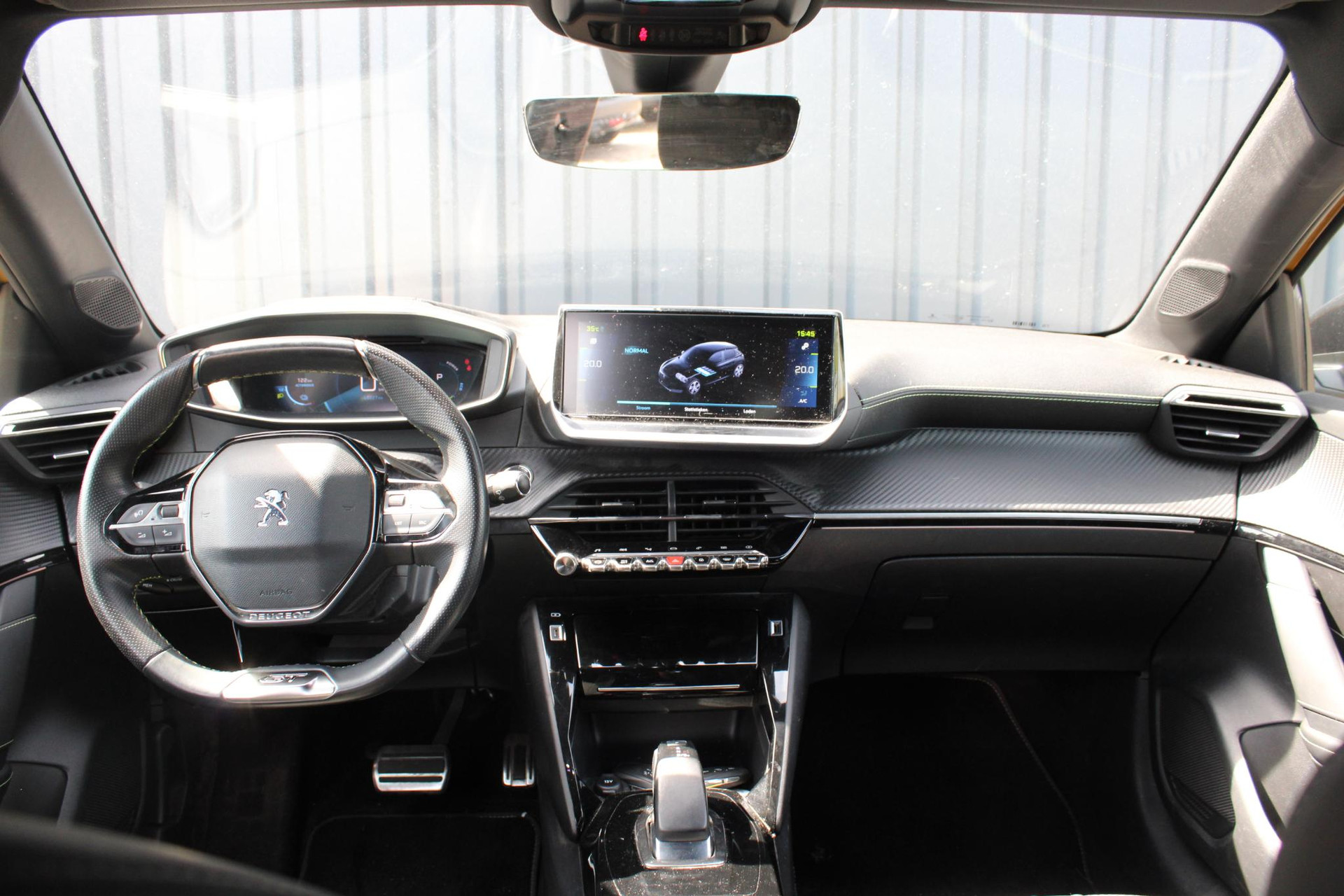 Peugeot e-208
