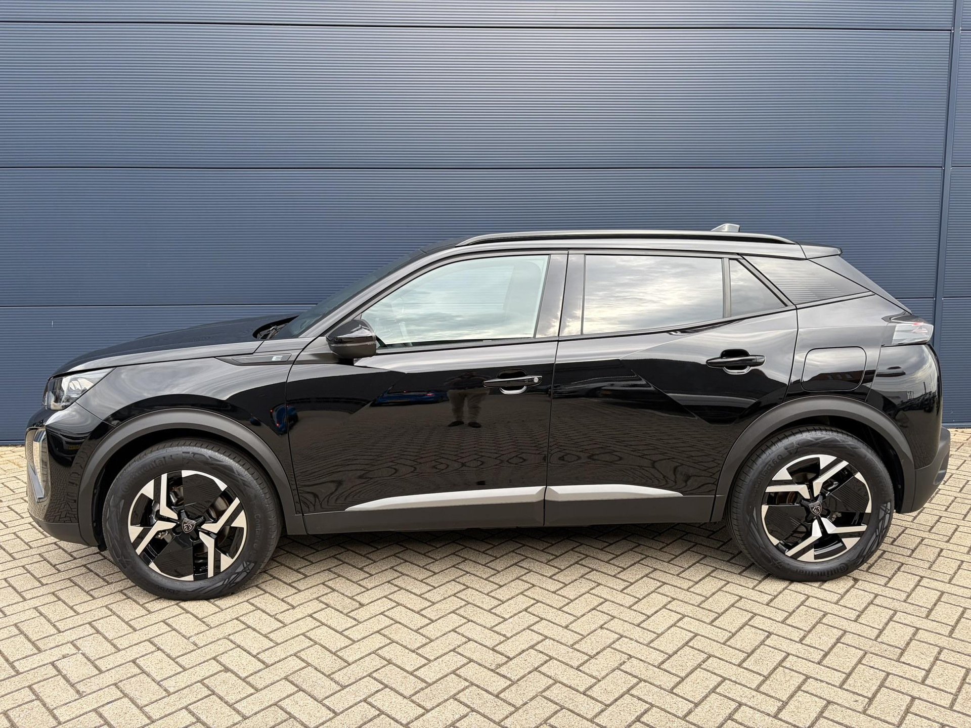 Peugeot e-2008