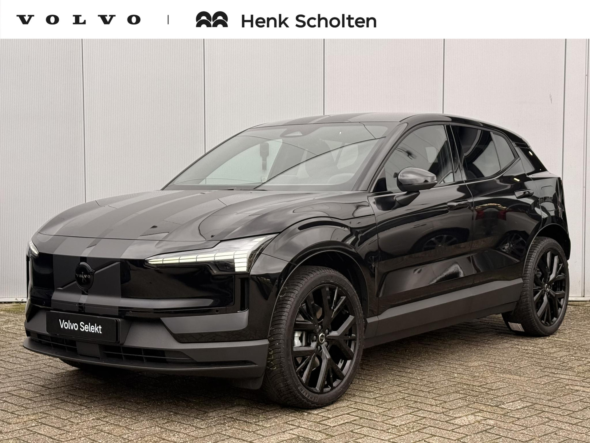 Volvo EX30 P5 Long Range Plus Black Edition Europa 69 kWh 2026, foto 1
