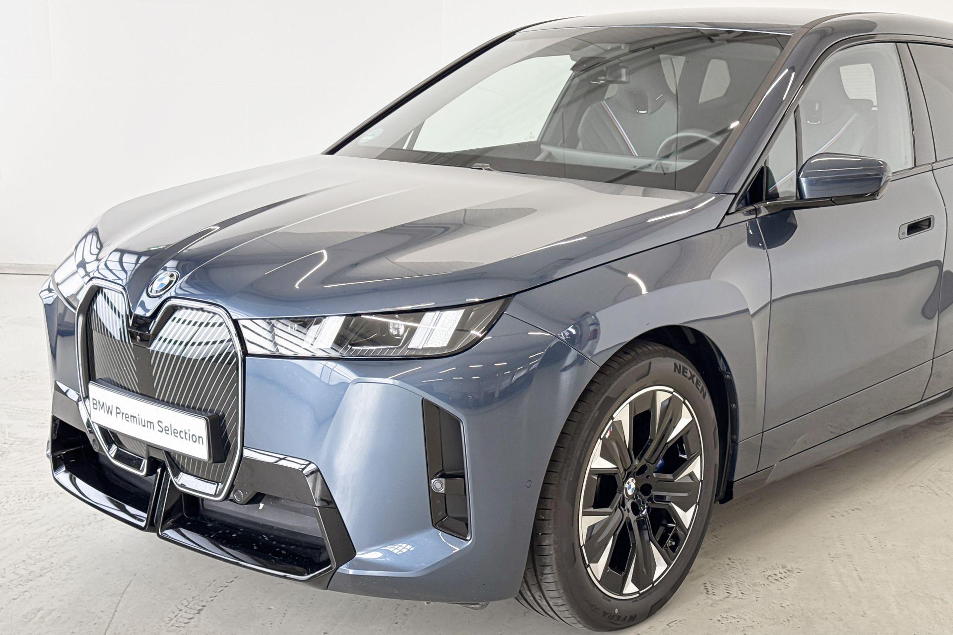 BMW iX