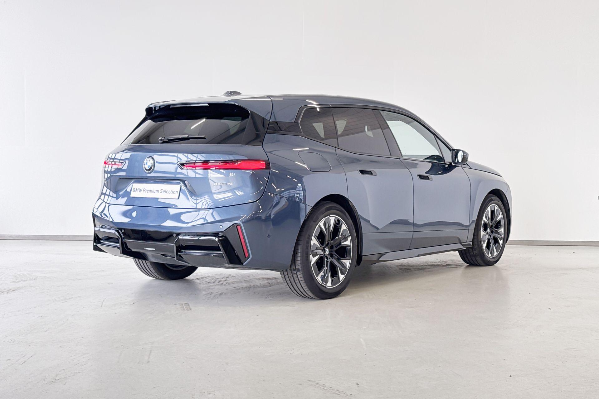 BMW iX