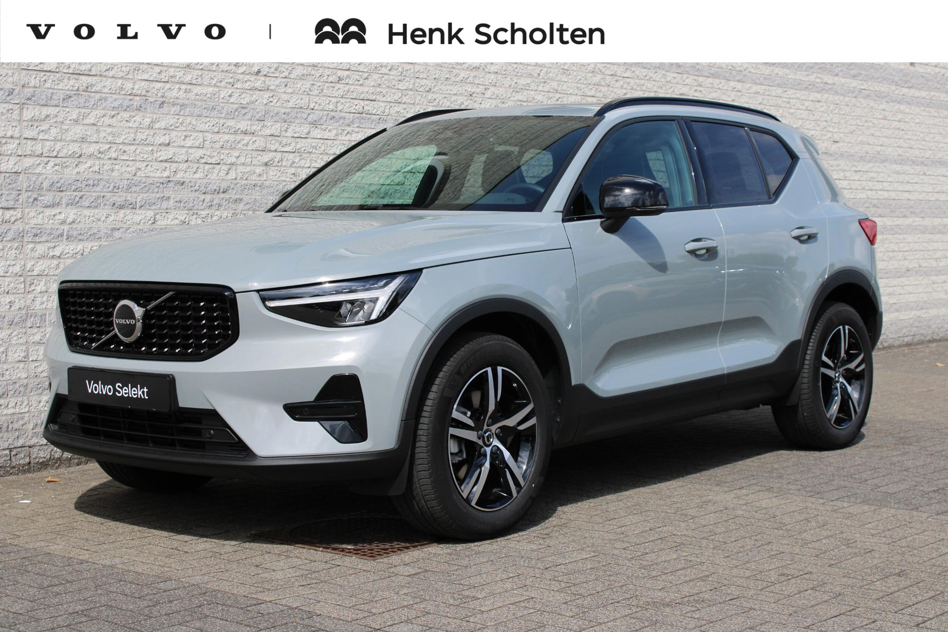 Volvo XC40 B4 Plus Dark 2026, photo 1