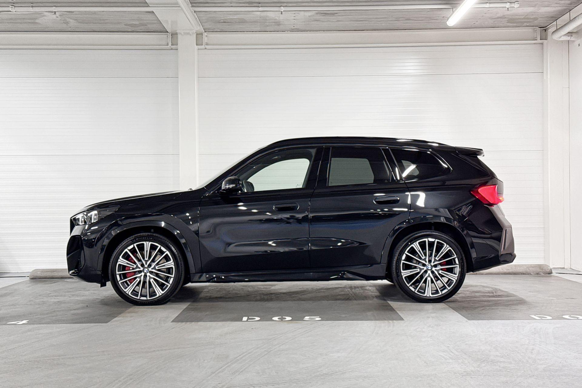 BMW iX1