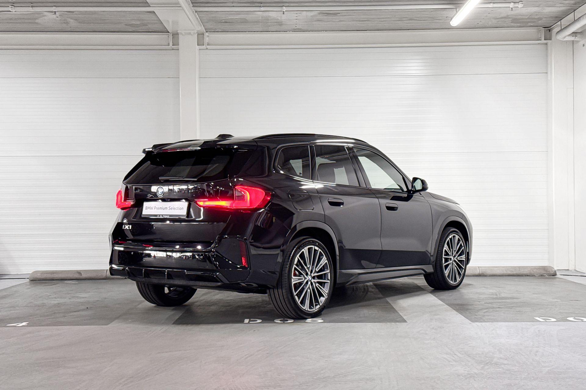 BMW iX1