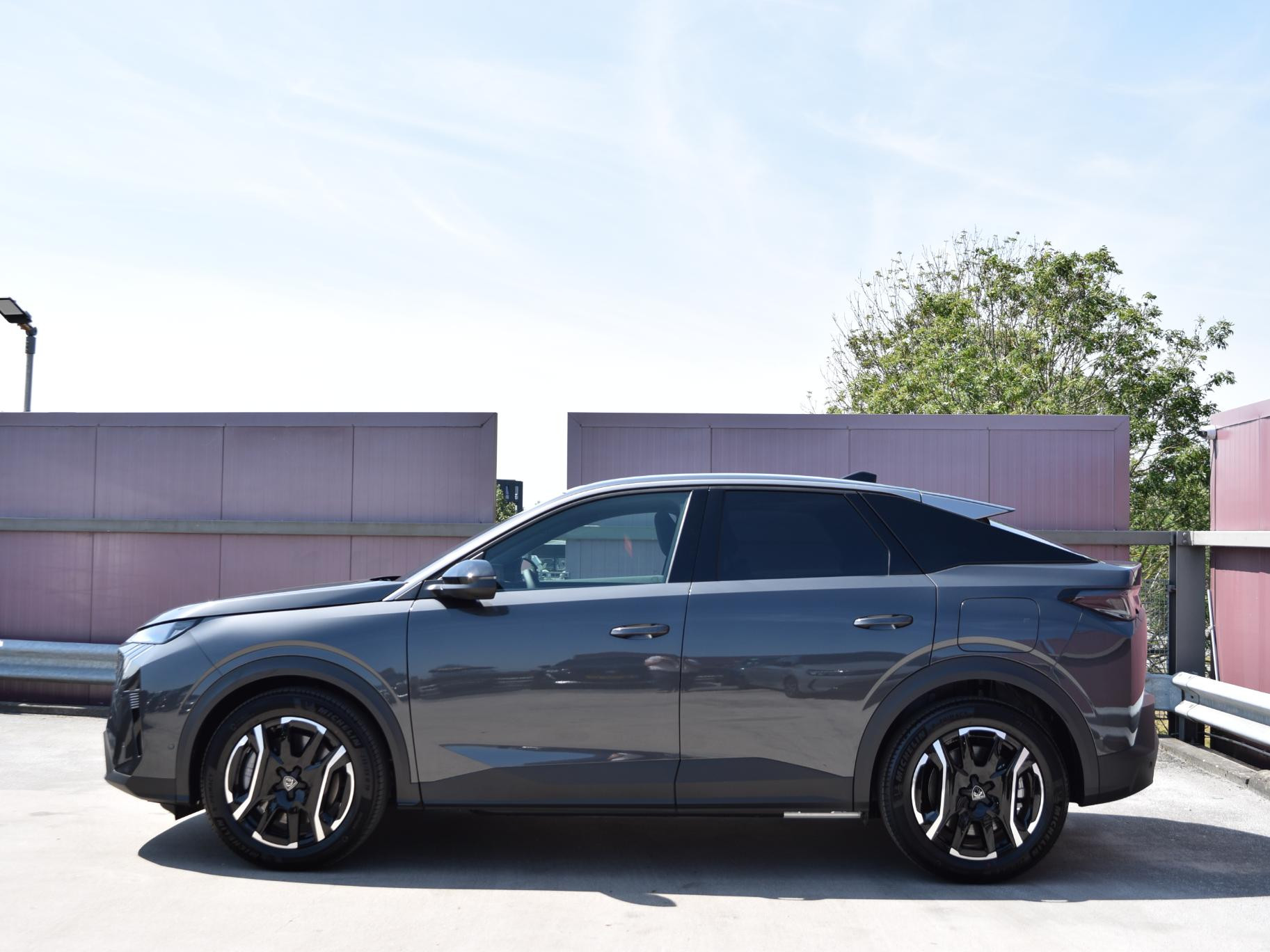 Peugeot e-3008