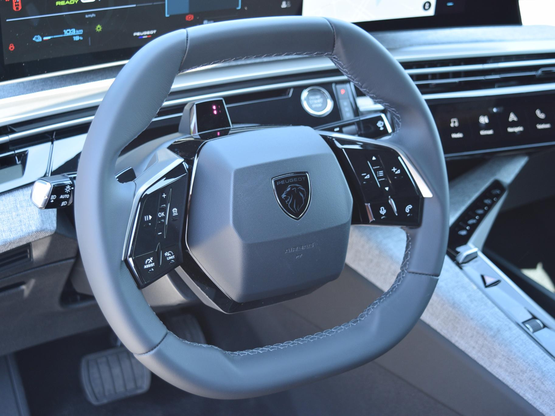 Peugeot e-3008