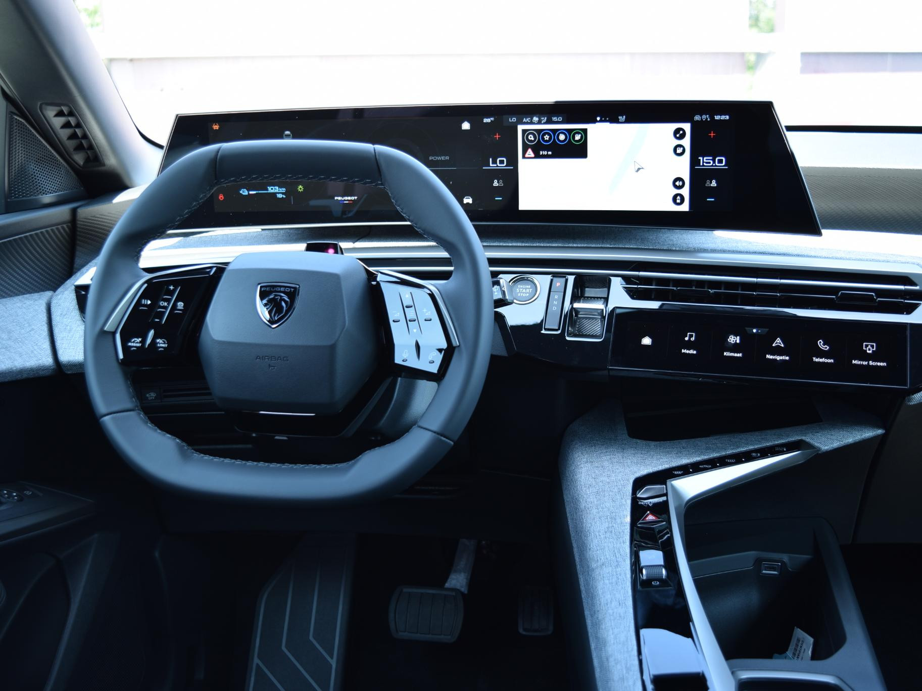Peugeot e-3008