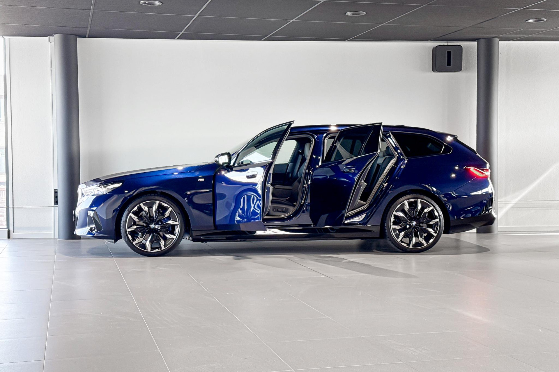 BMW i5