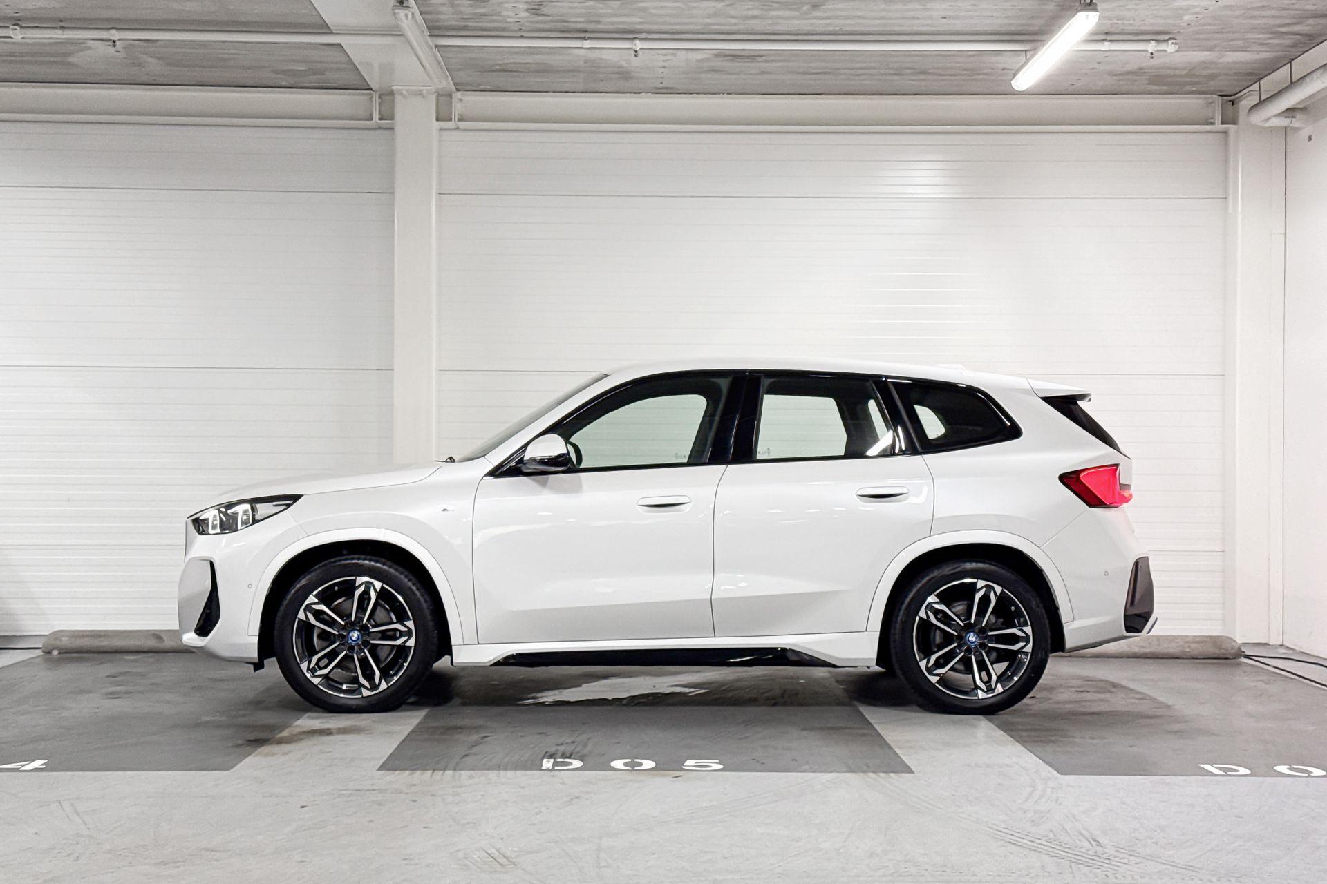 BMW iX1