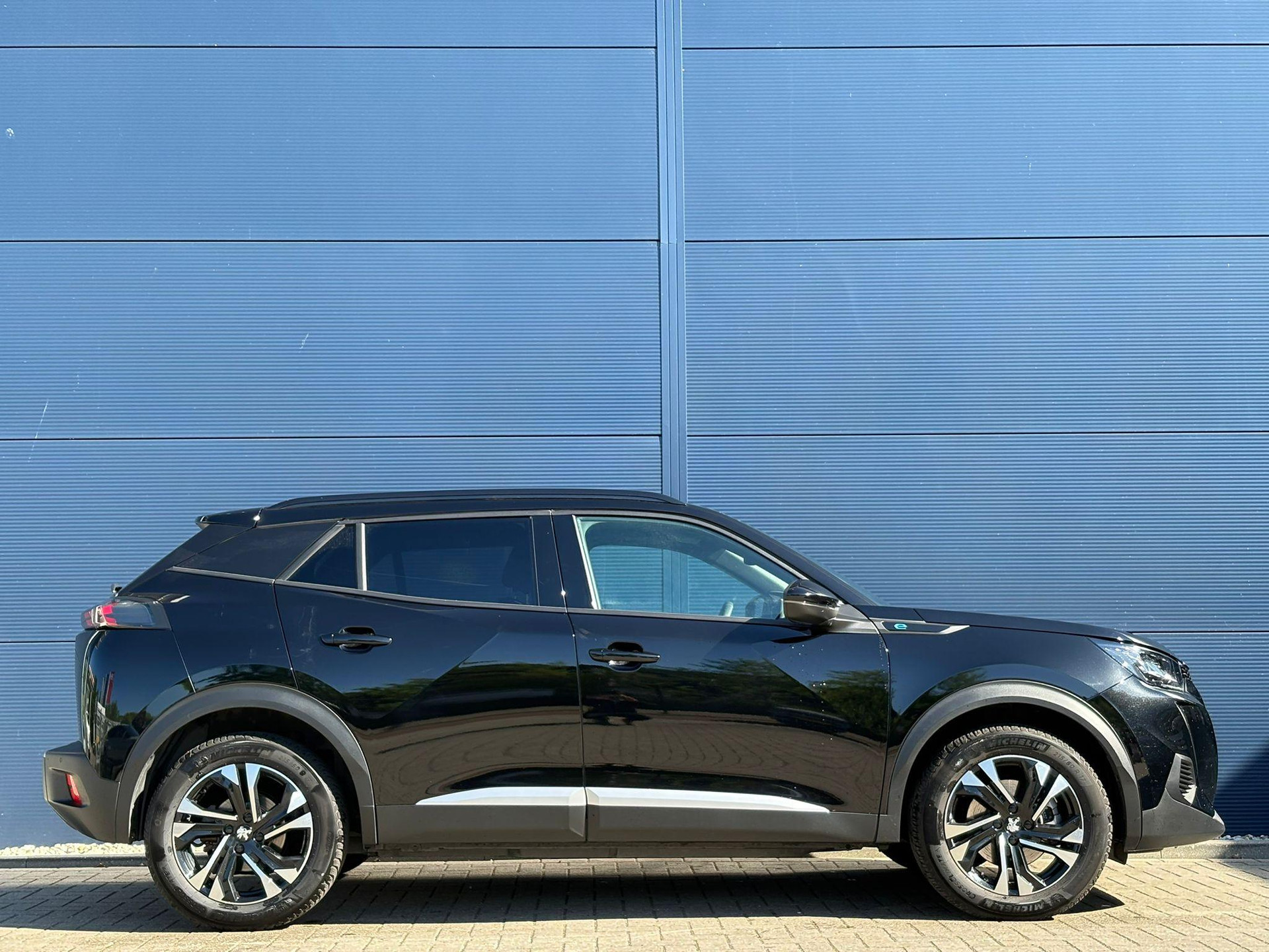Peugeot e-2008
