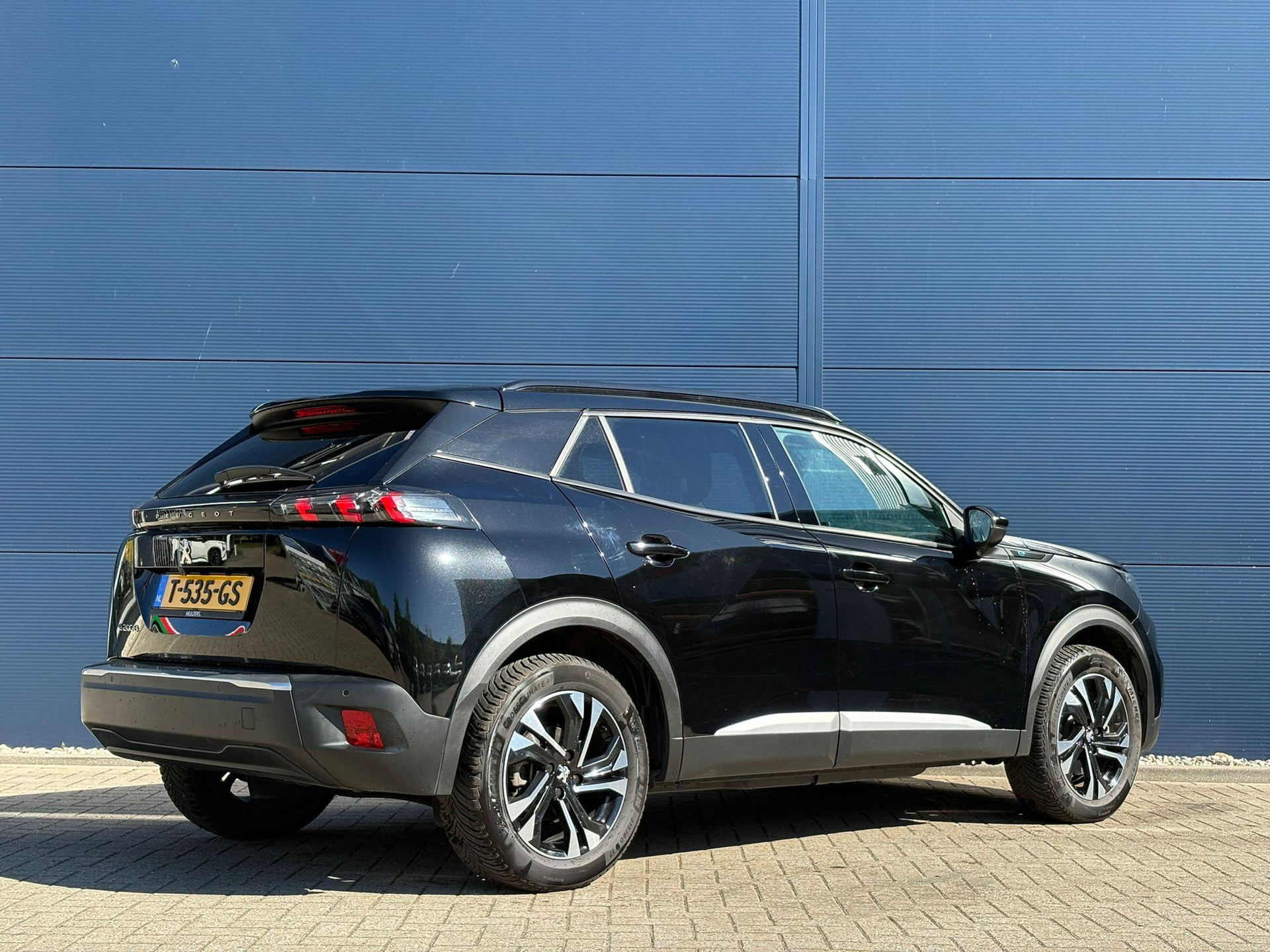 Peugeot e-2008