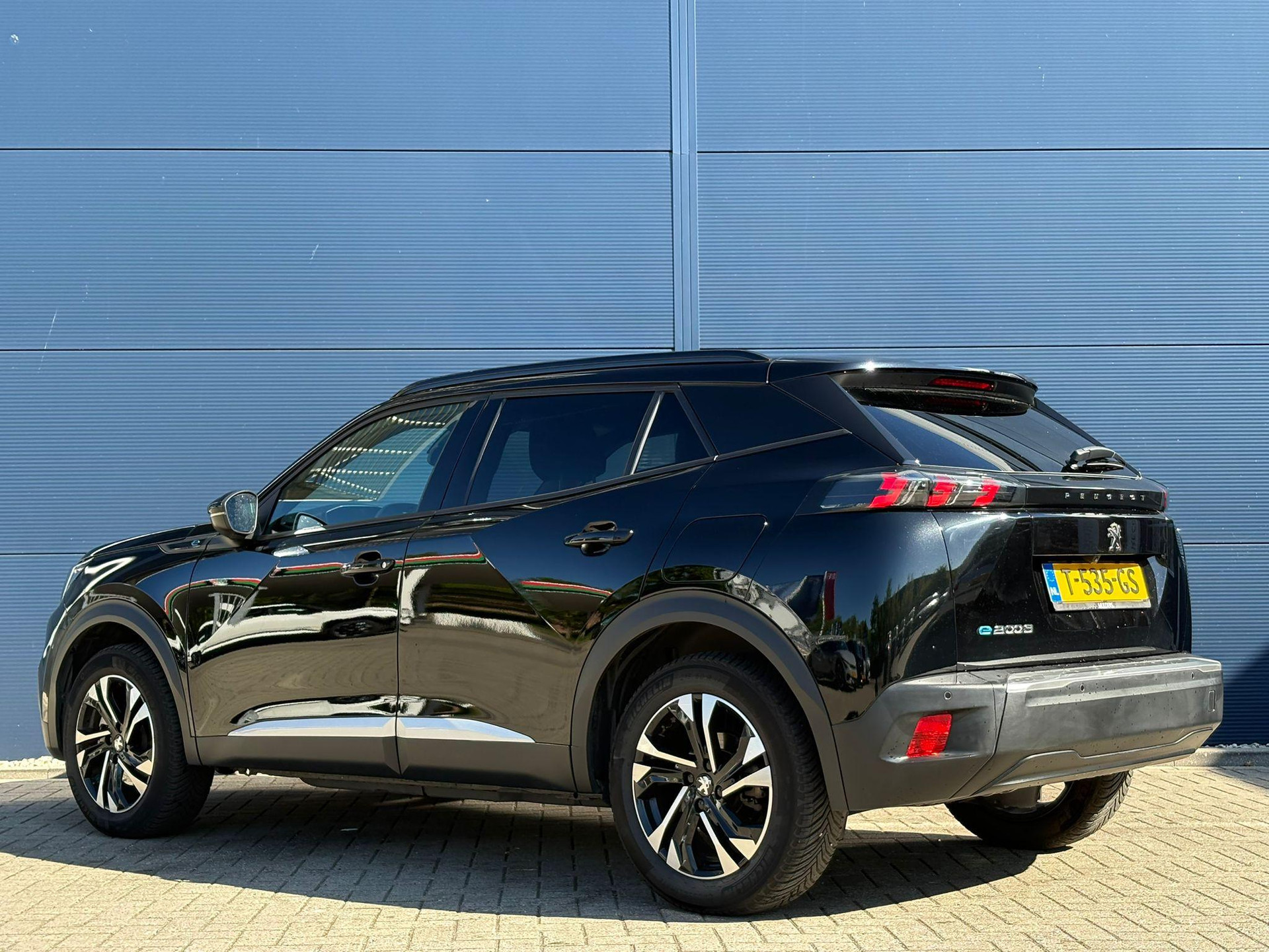 Peugeot e-2008