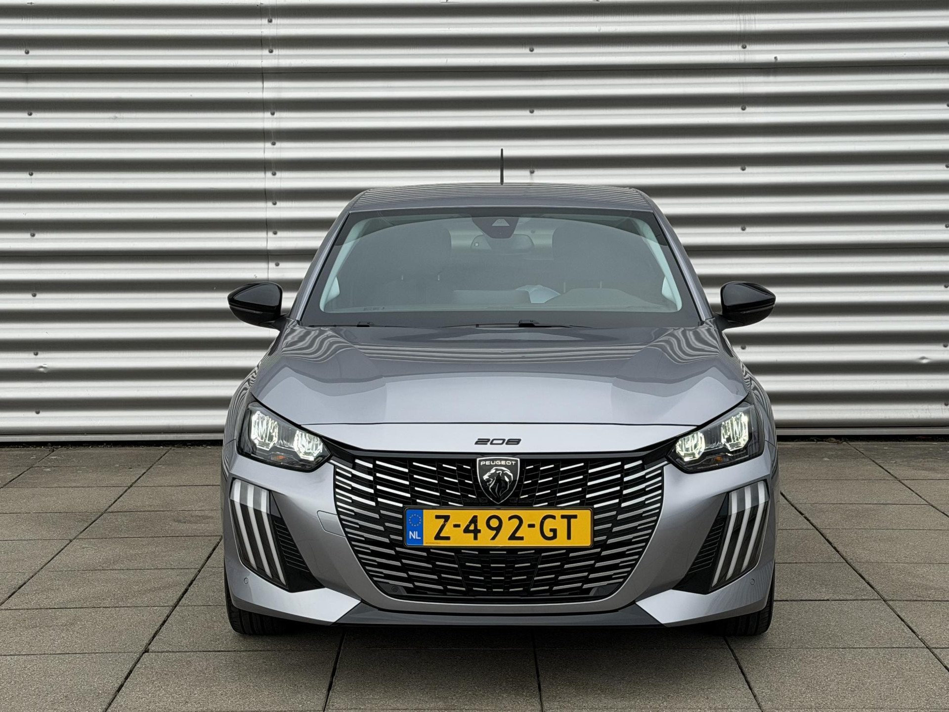 Peugeot e-208