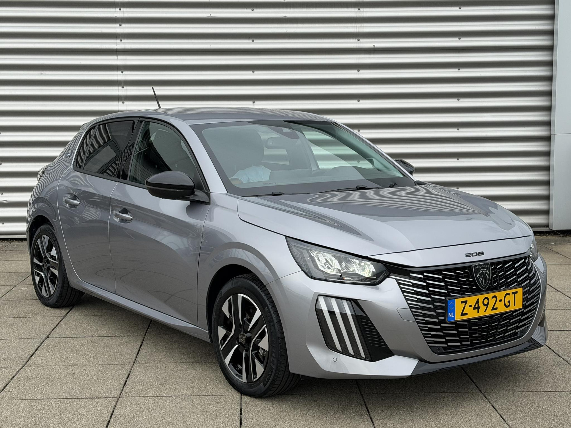 Peugeot e-208