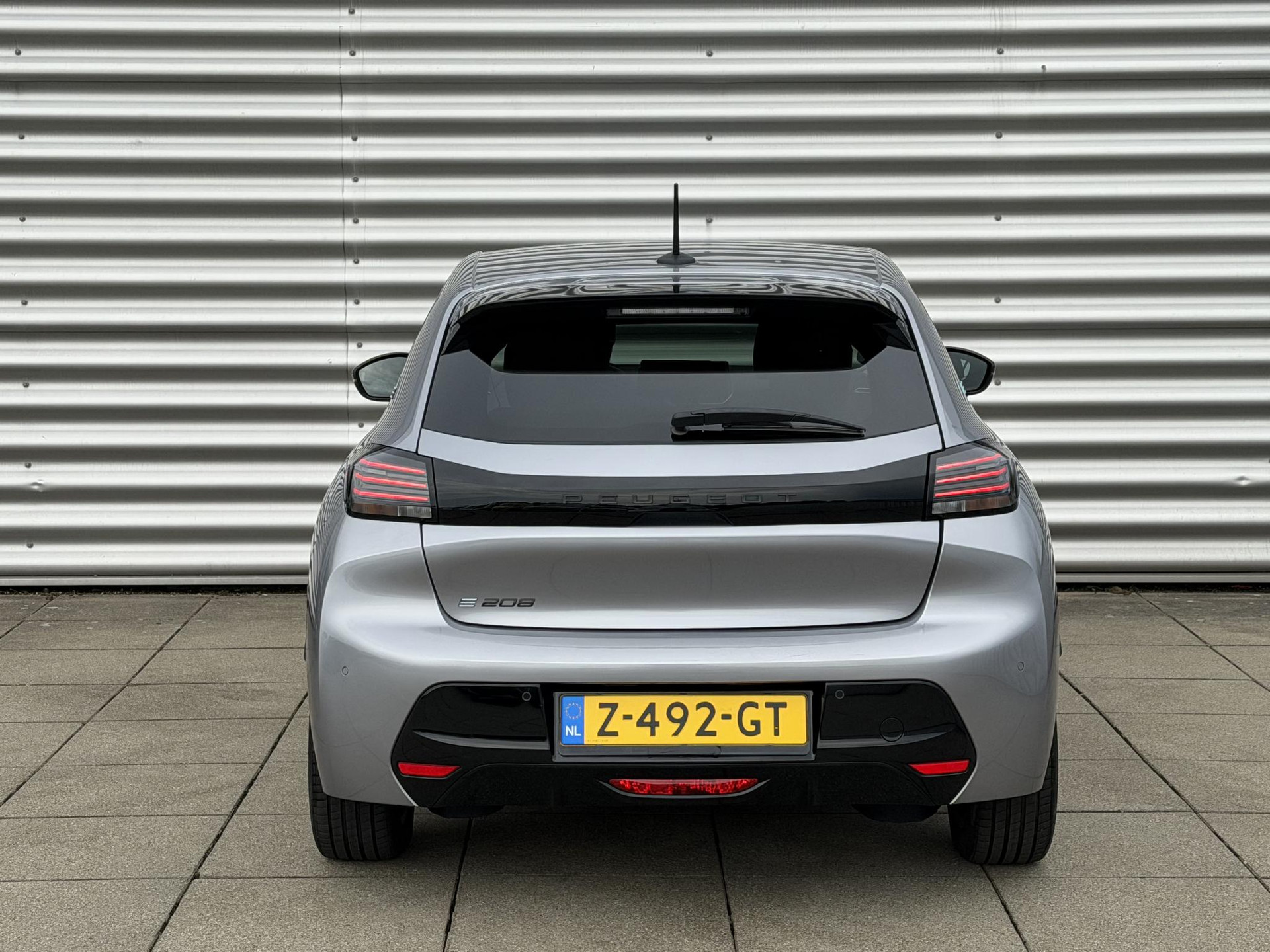 Peugeot e-208