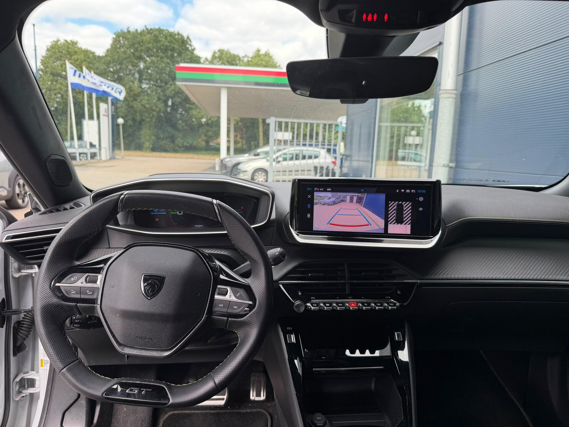 Peugeot e-2008