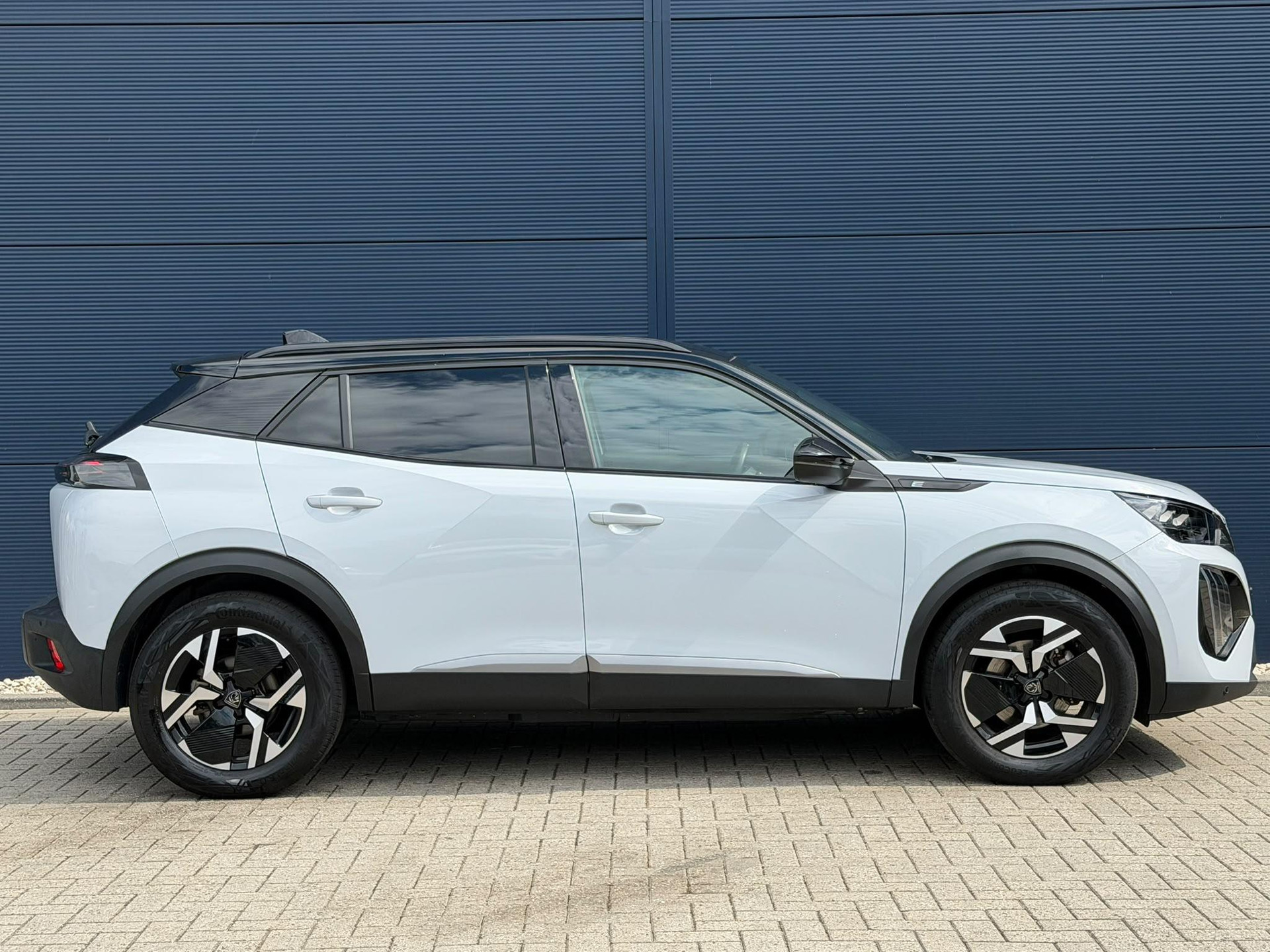 Peugeot e-2008
