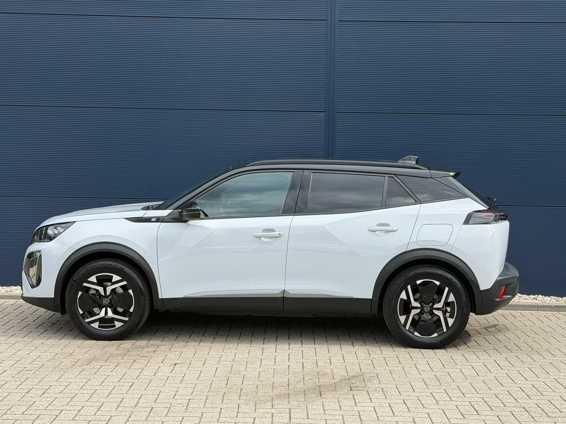 Peugeot e-2008