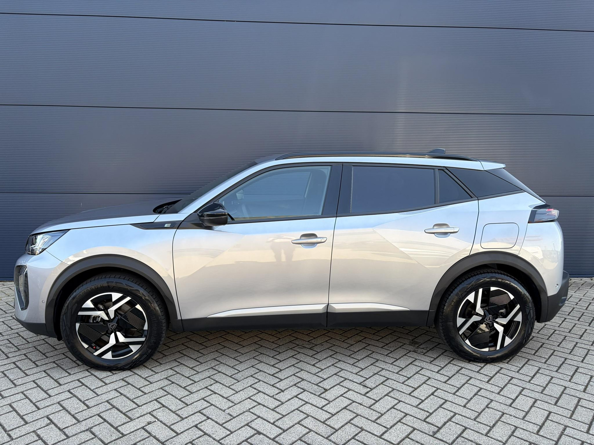 Peugeot e-2008