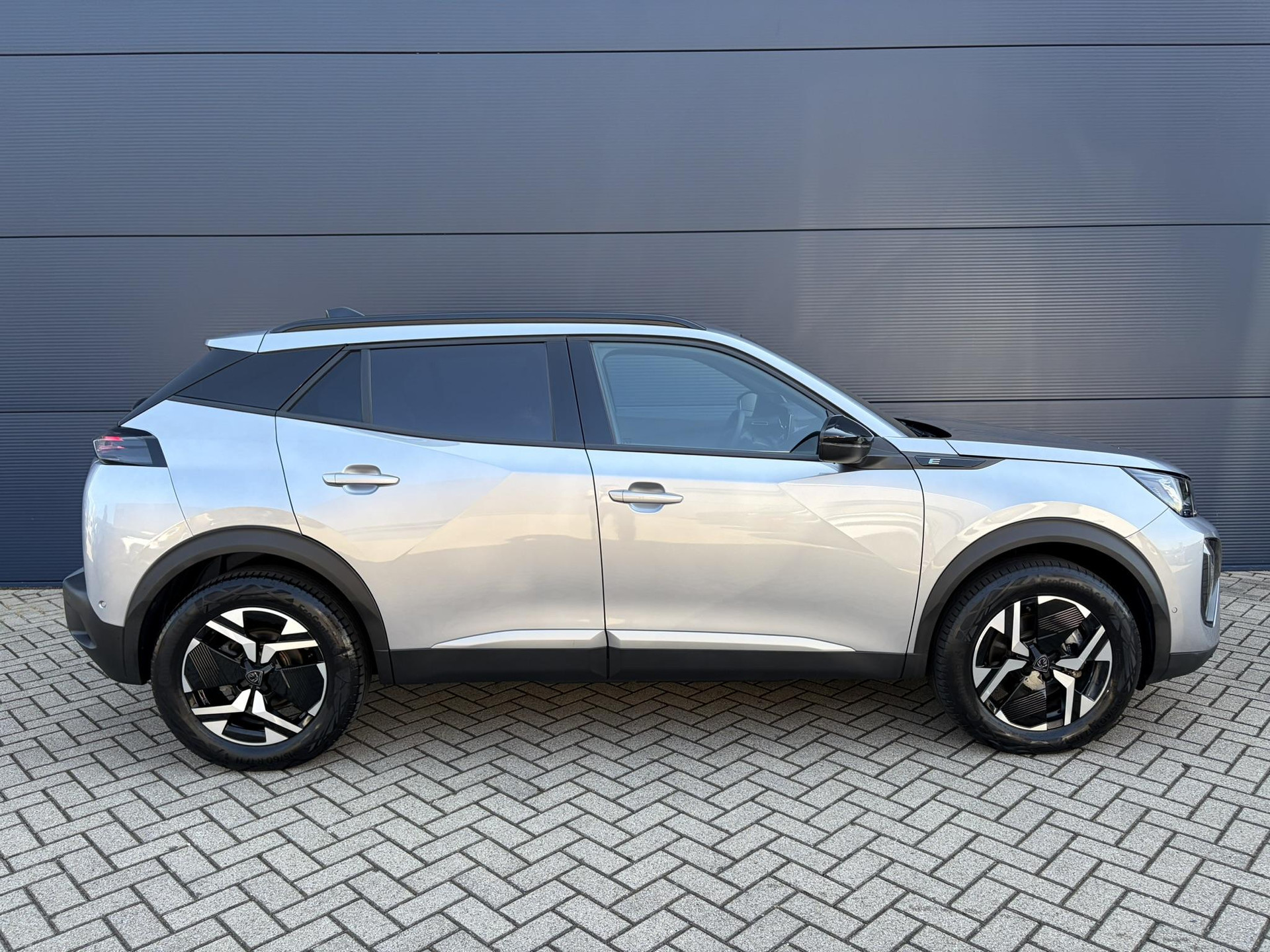 Peugeot e-2008