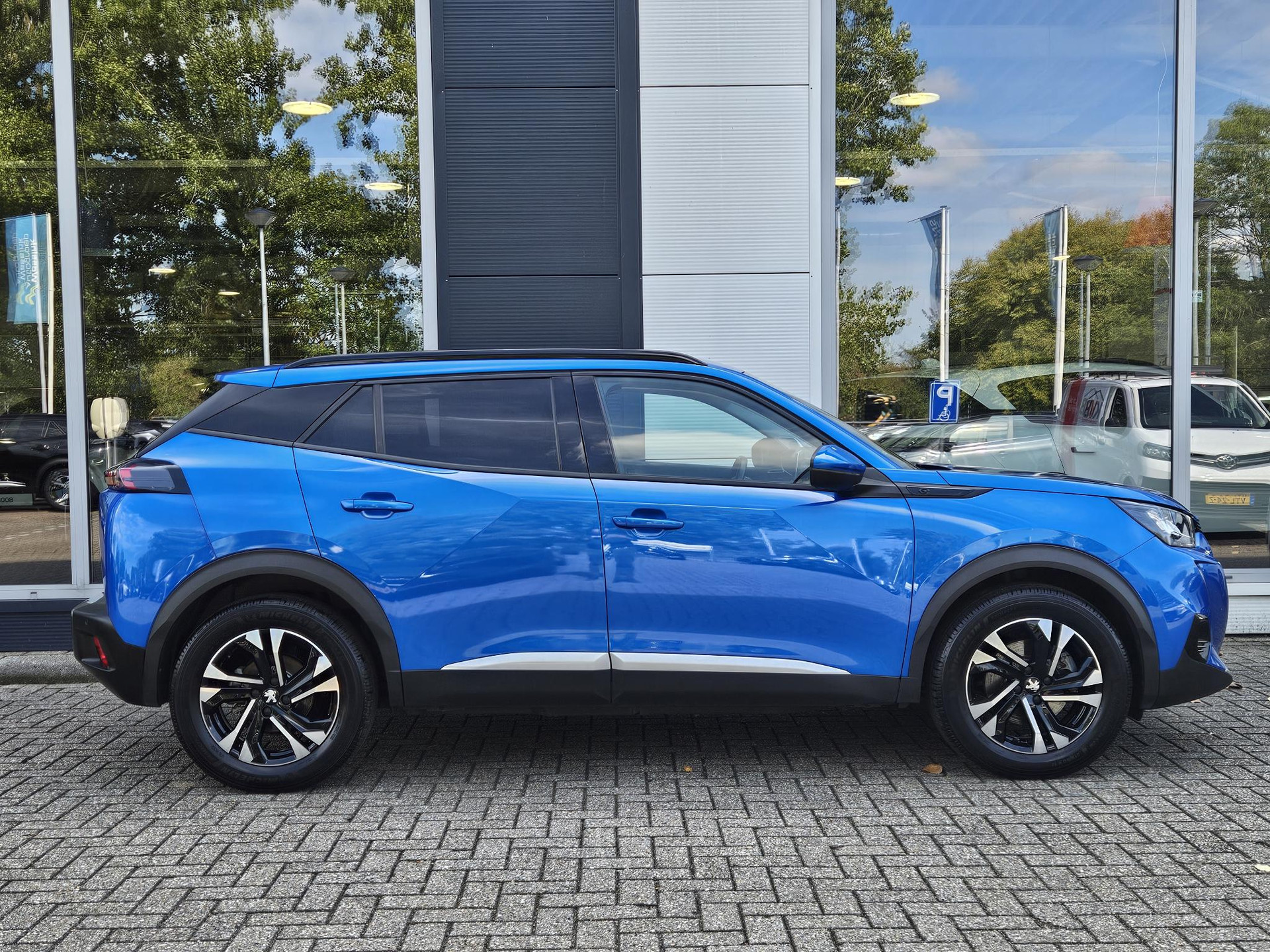 Peugeot e-2008