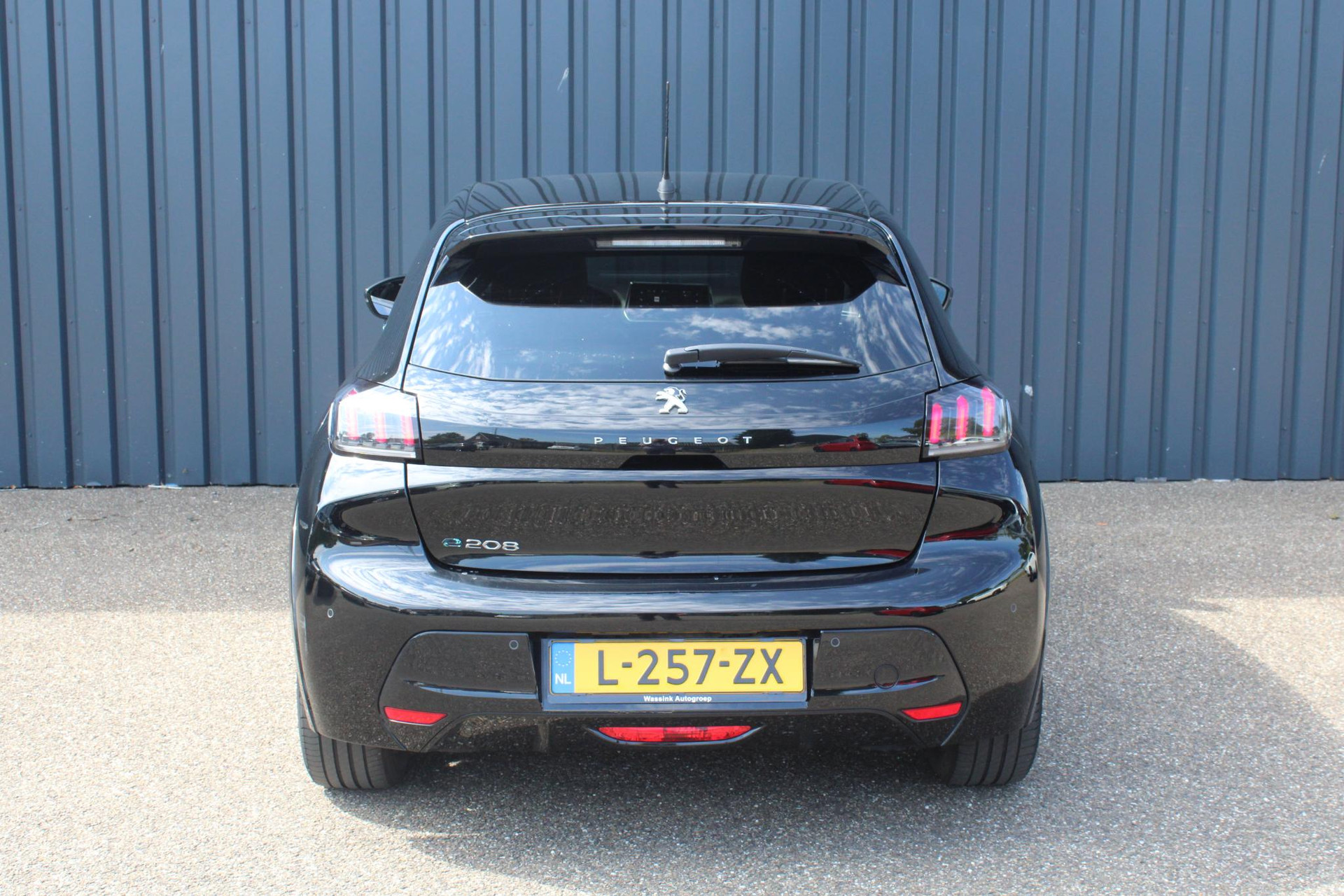 Peugeot e-208
