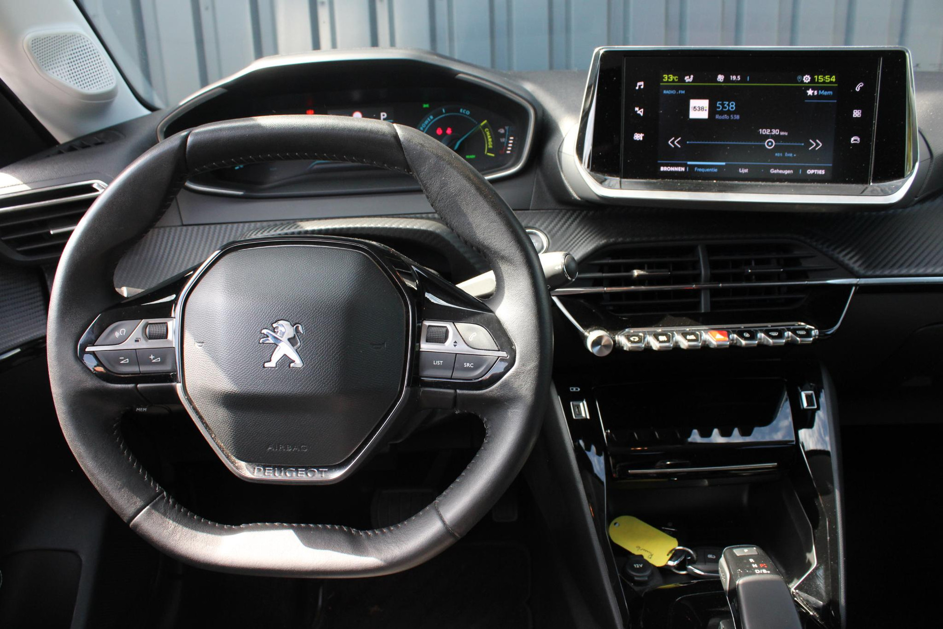 Peugeot e-208