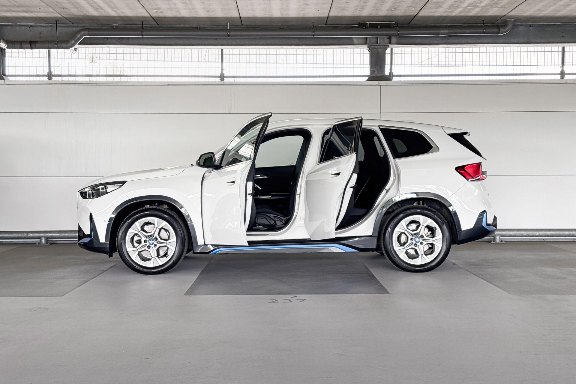 BMW iX1