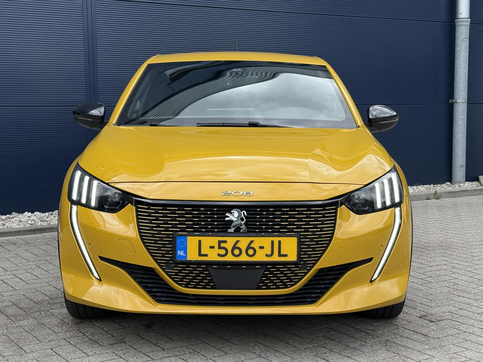 Peugeot e-208