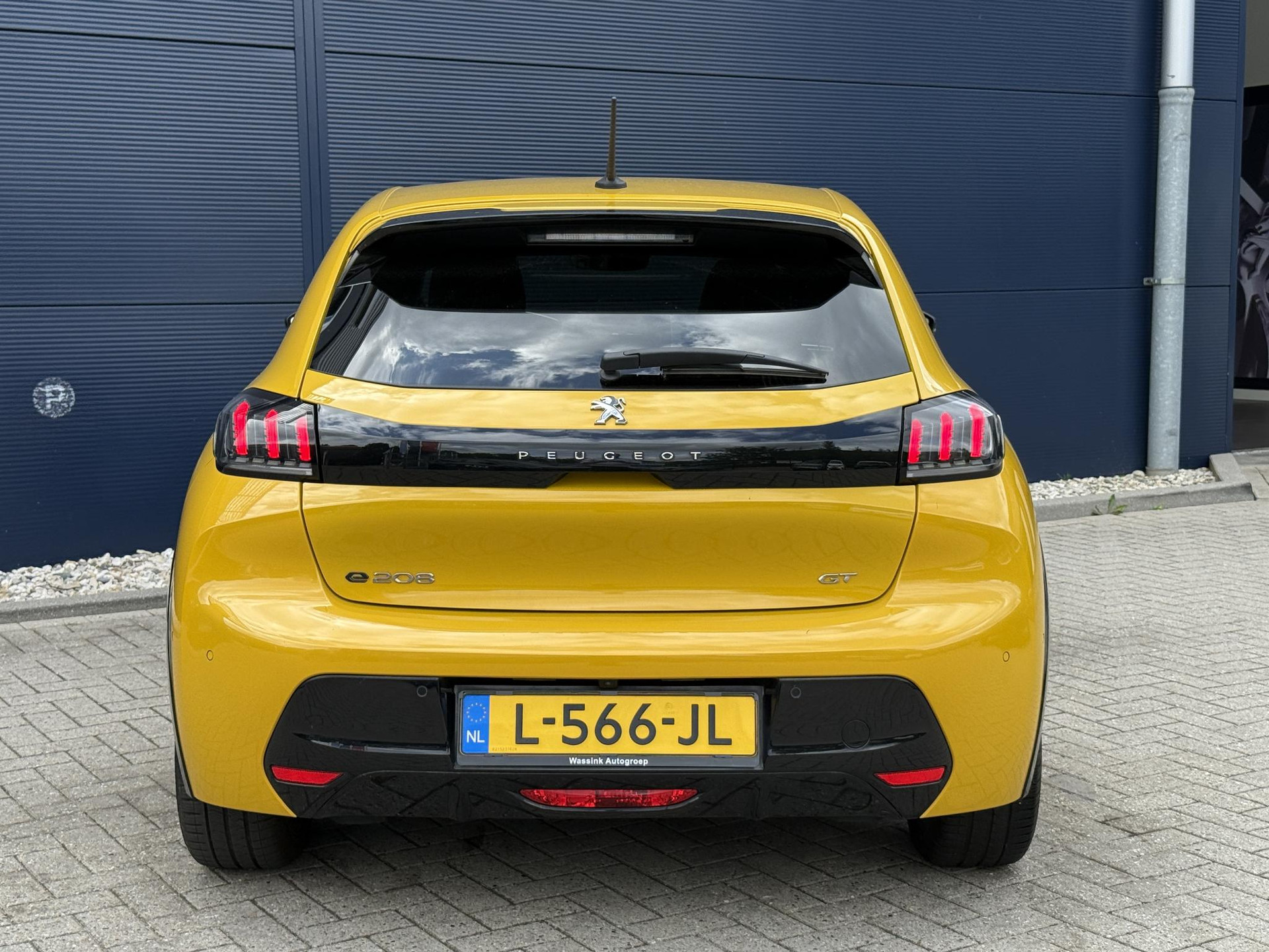 Peugeot e-208