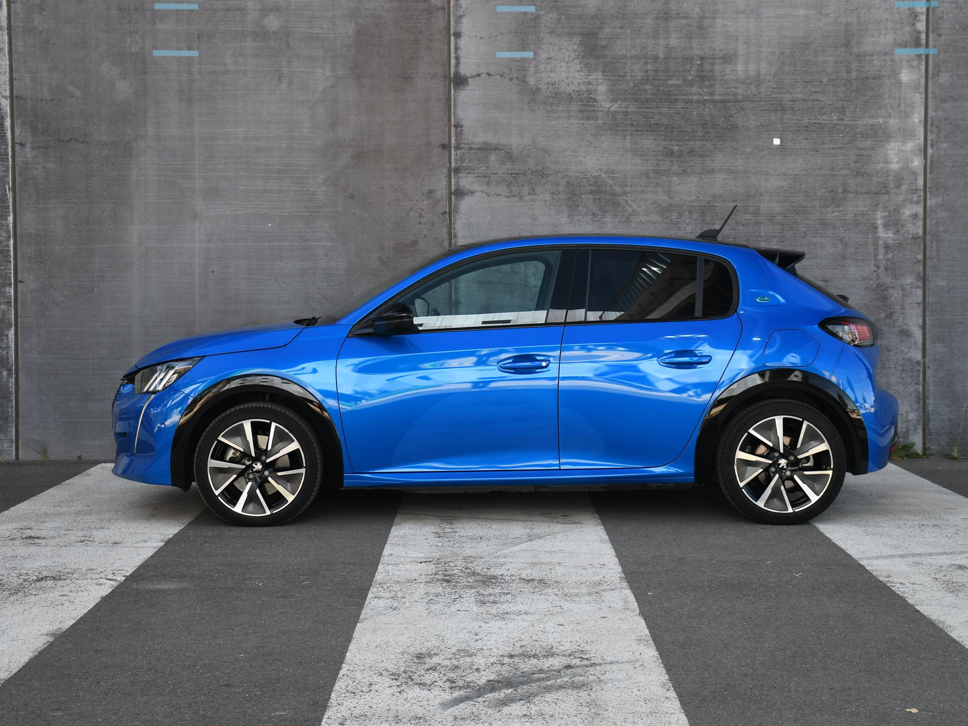 Peugeot e-208