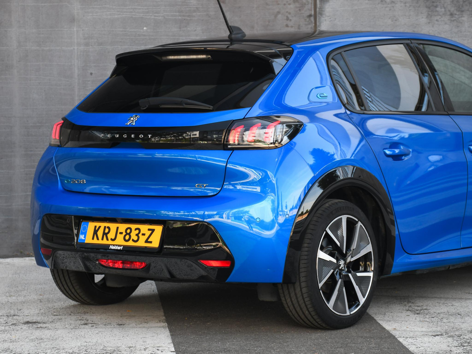 Peugeot e-208