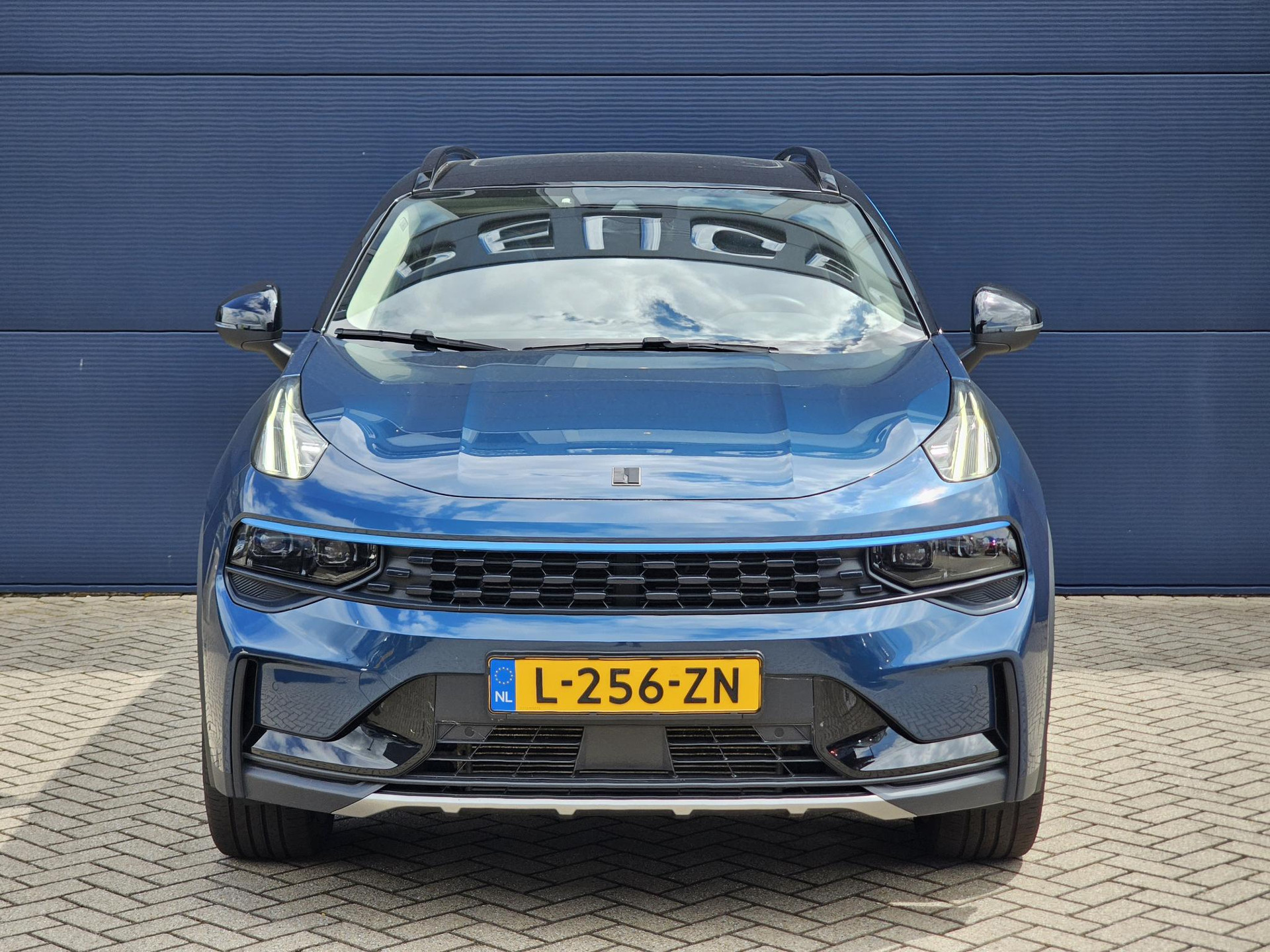 Lynk & Co 01